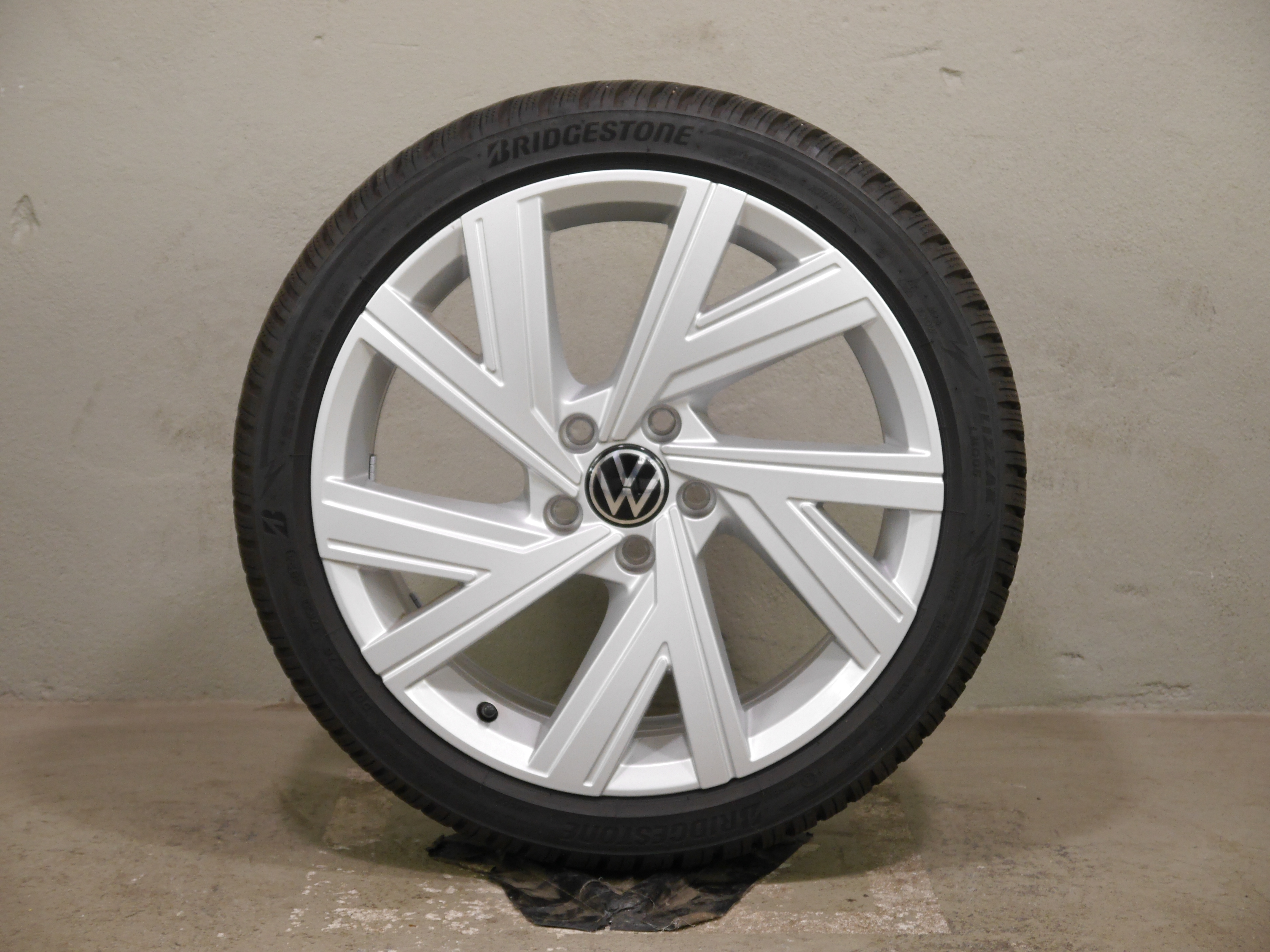 VW Golf Aluradsatz – Winter 225/40 R18 92V – 5H0601025M