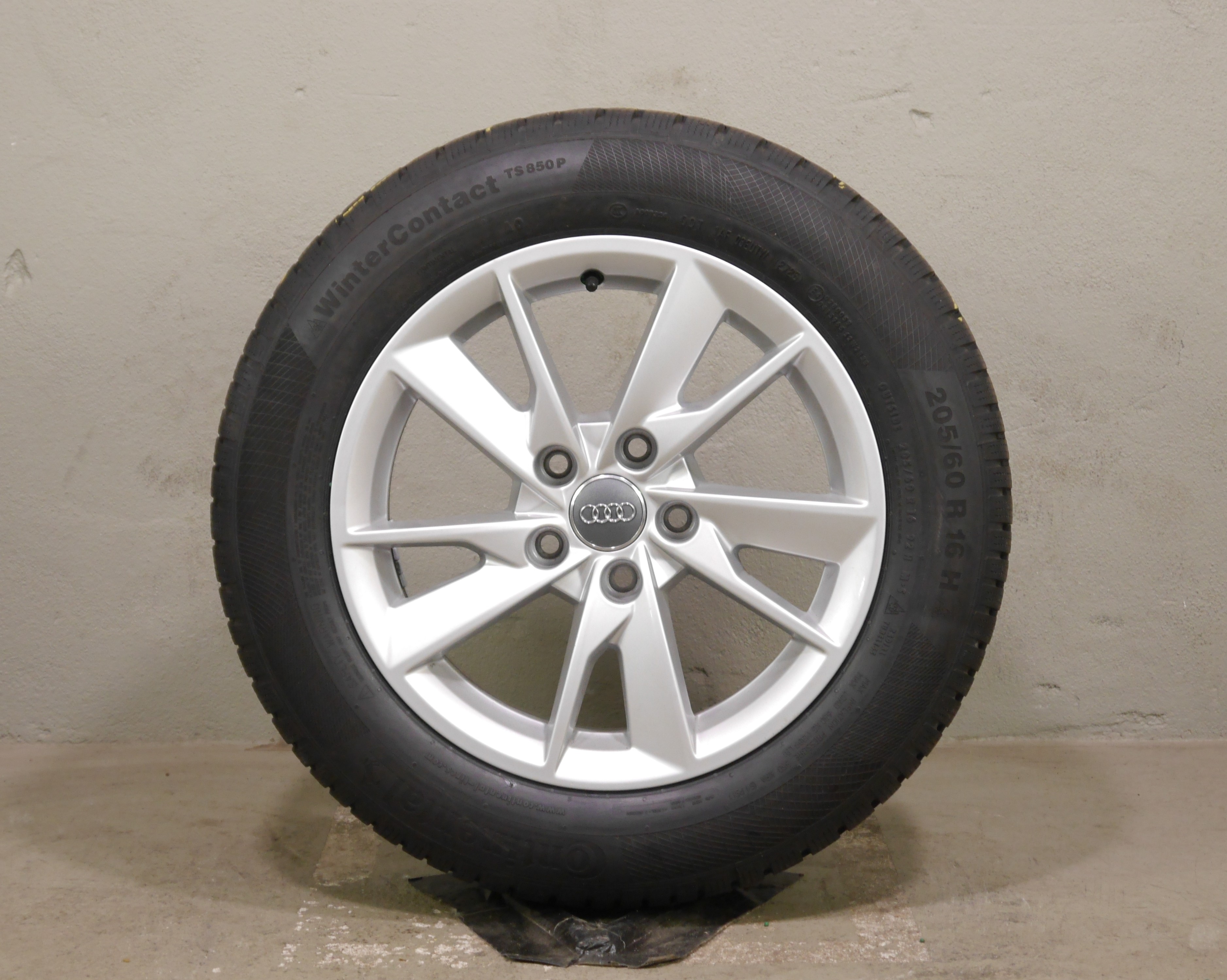 Audi A4 (8W) Aluradsatz – Winter 205/60 R16 96H – 8W0601025B