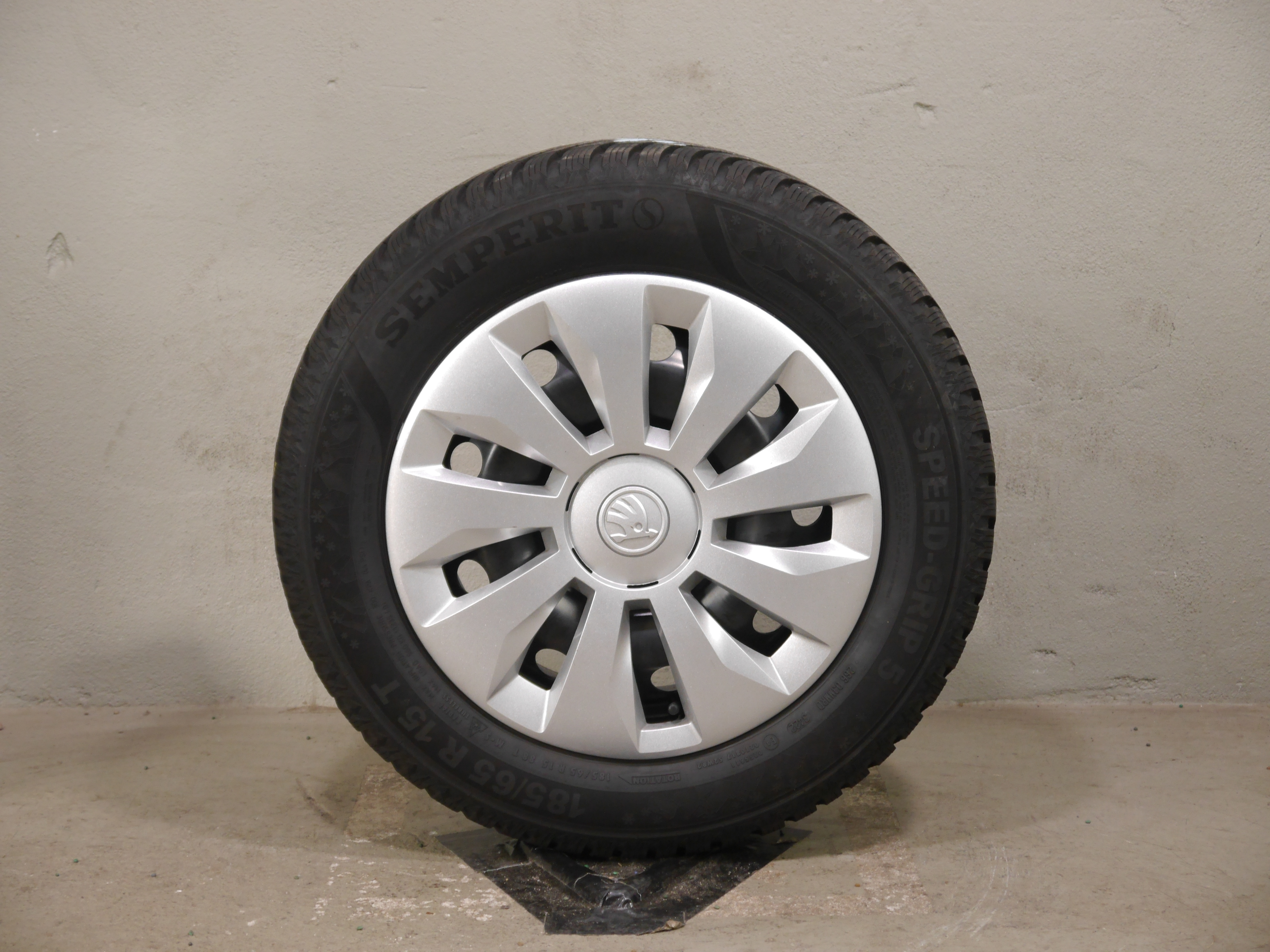 ŠKODA Fabia Stahlradsatz – Winter 185/65 R15 88T (AO) – 2Q0601027AG/AH