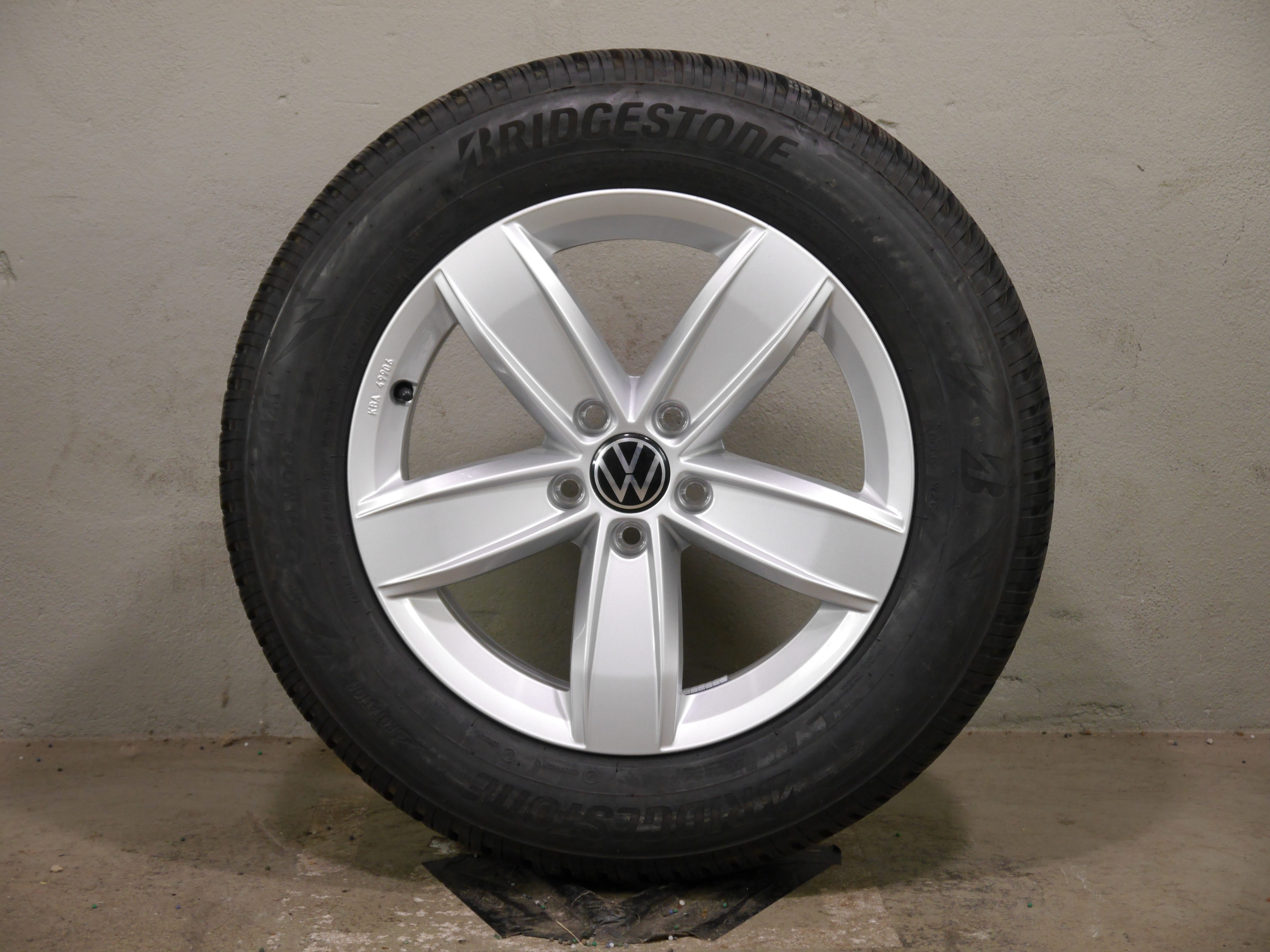 VW Tiguan Aluradsatz – Winter 215/65 R17 99H – 5NA071497A