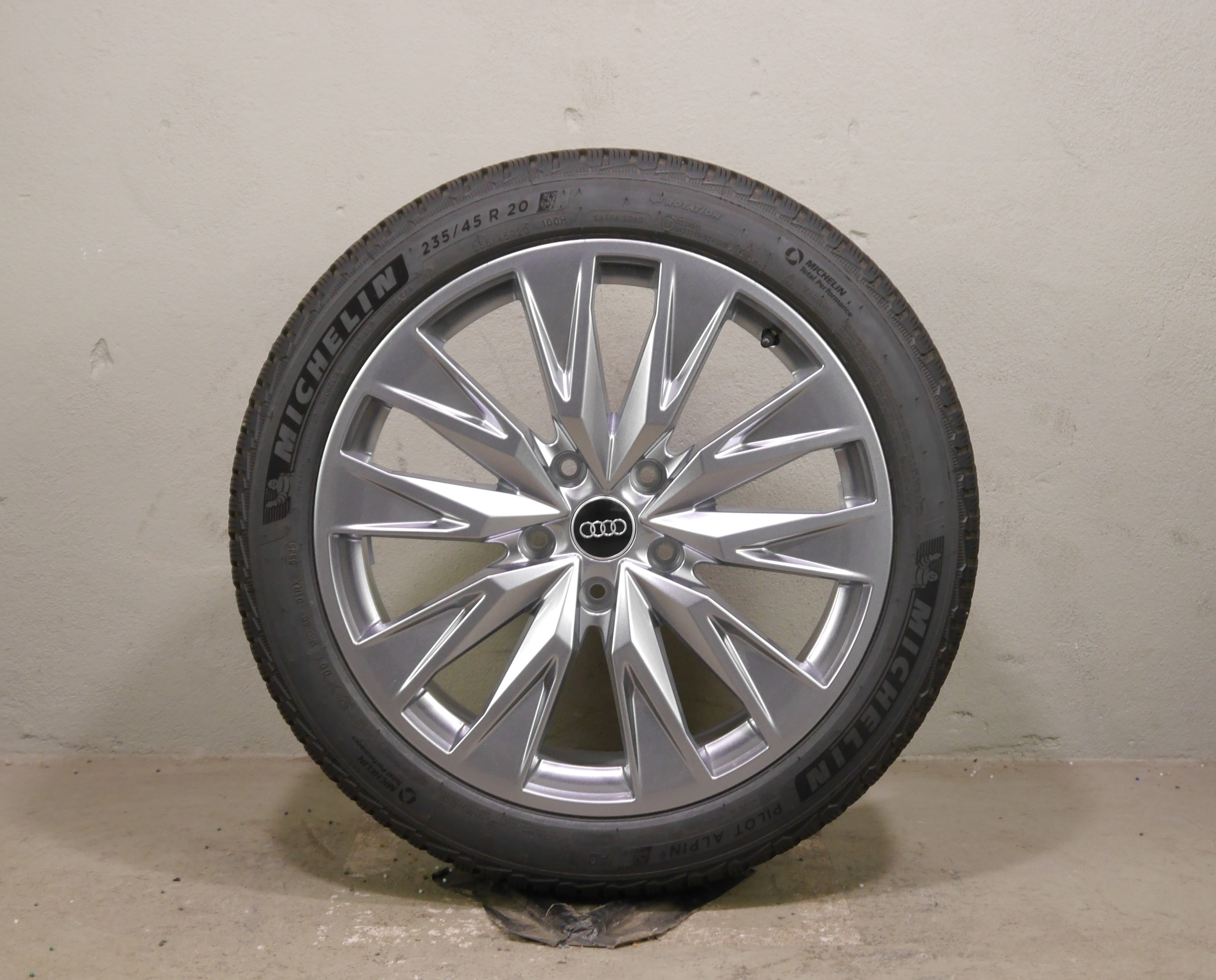 Audi A6 Sportback e-tron GH Aluradsatz – Winter 235/45 R20 100H - 265/40 R20 104H(AO) – 85E601025AR/AS
