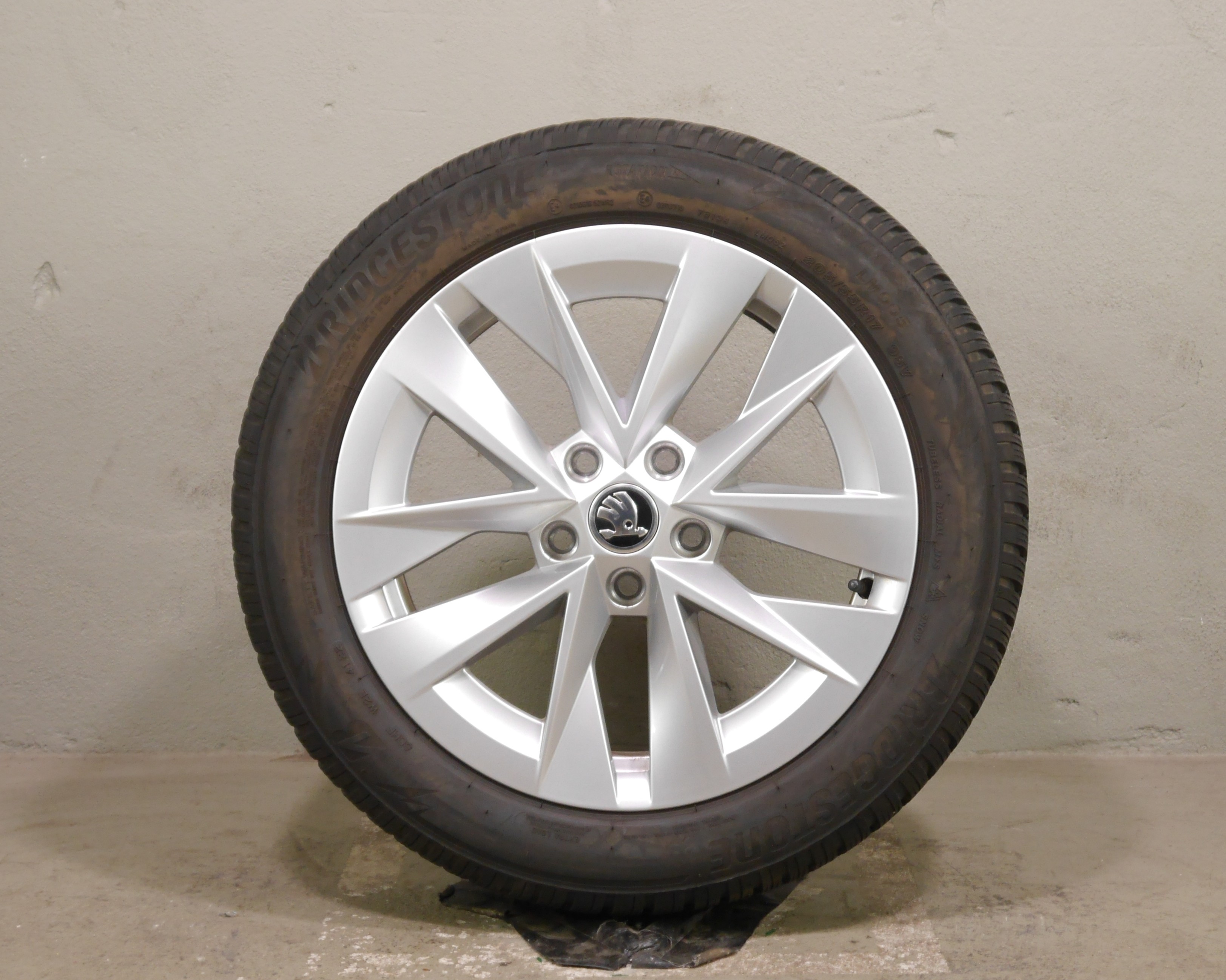 ŠKODA Octavia (NX) Aluradsatz – Winter 205/55R17 95V – 5E3601025