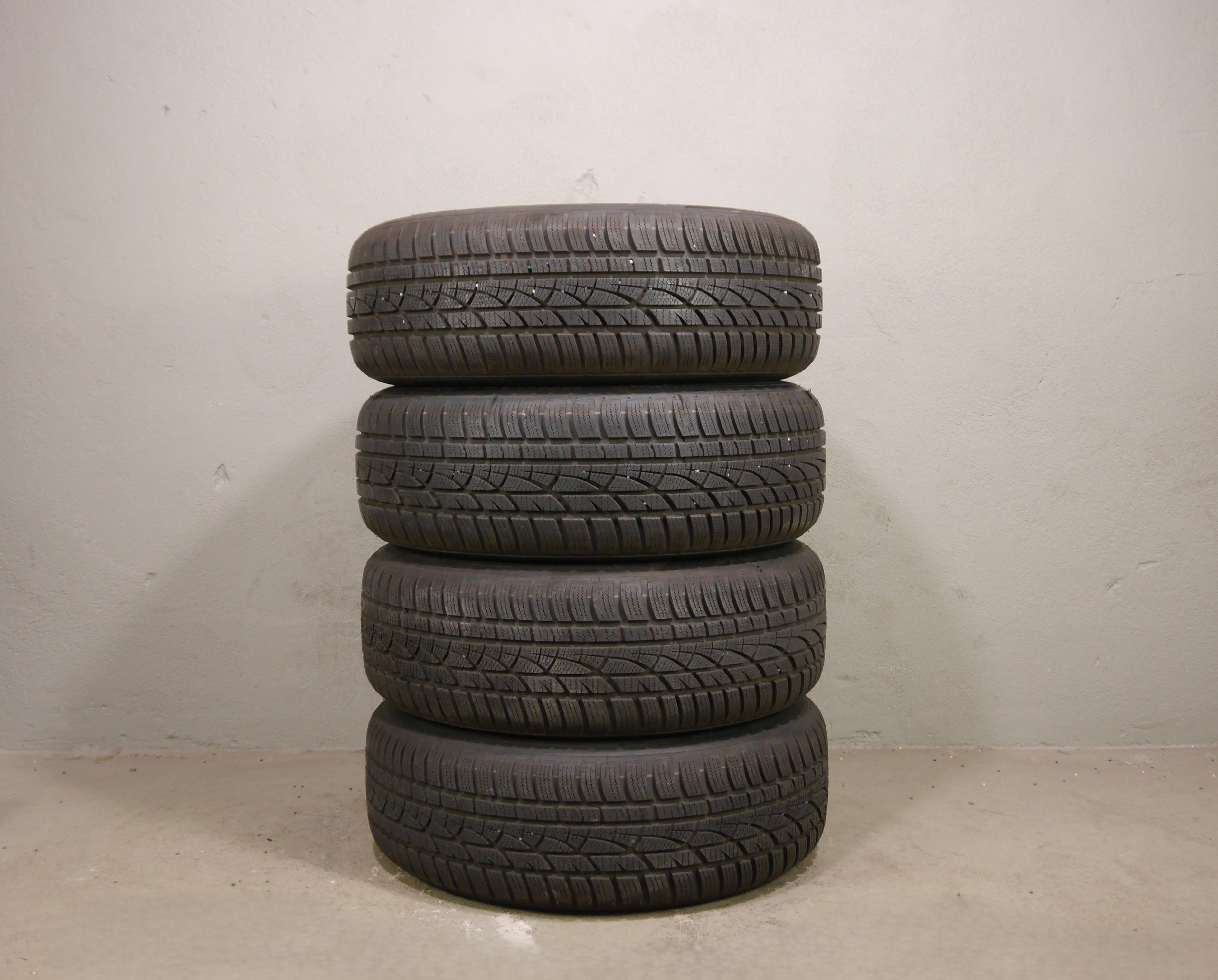 Audi A4 Avant Aluradsatz – Winter 205/60 R16 92H (AO) – 8W0601025-