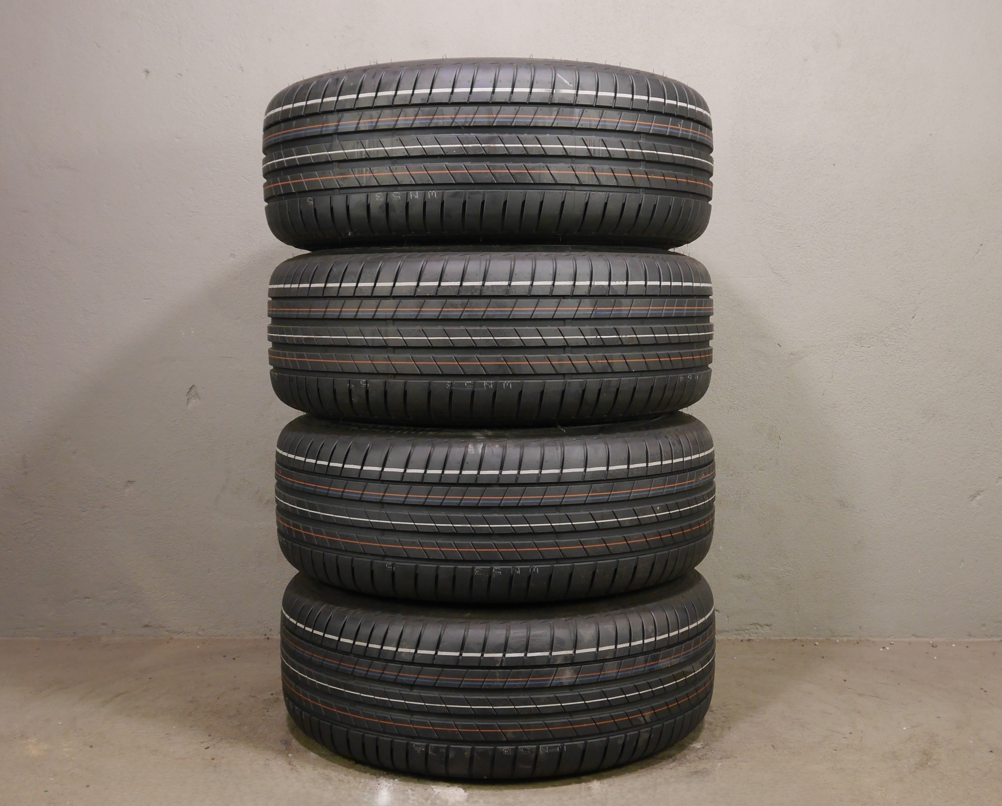 Audi A6 Avant (4A) Aluradsatz – Sommer 245/45 R19 102V (AO) – 4K0601025CG
