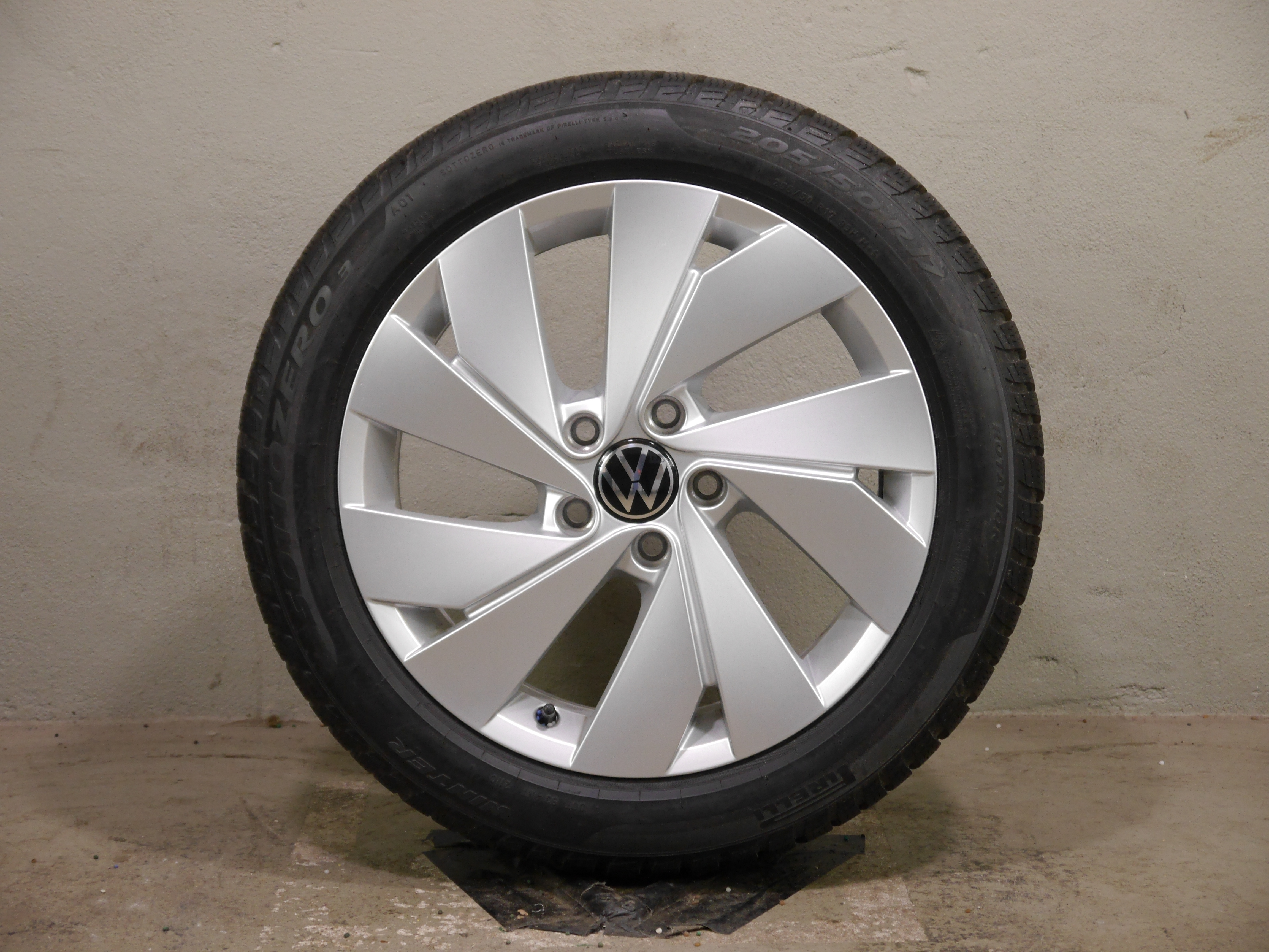 VW Golf Aluradsatz – Winter 205/50 R17 93H – 5H0601025B