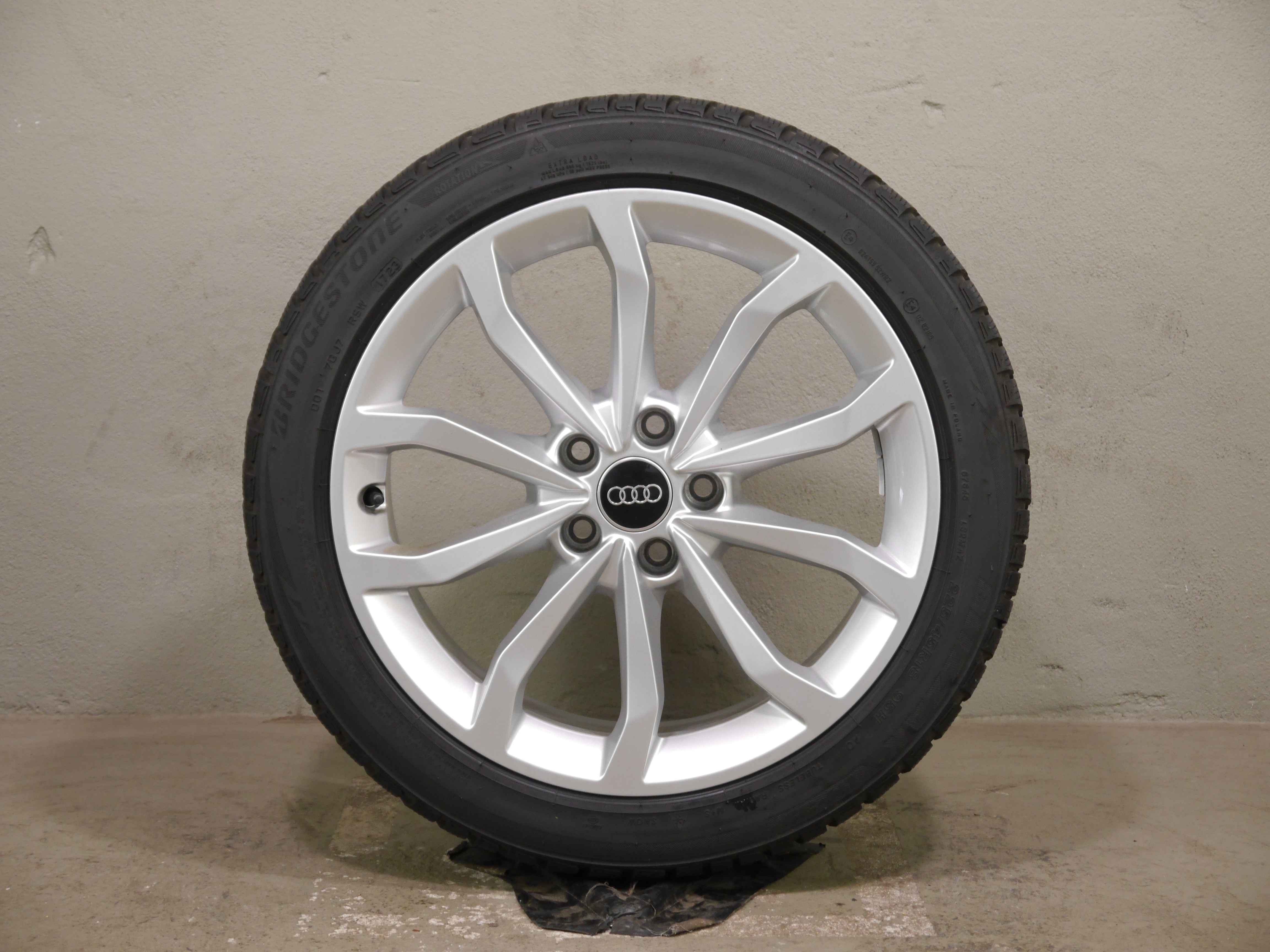 Audi A4 Aluradsatz – Winter 225/45 R18 95H – 8W0601025ED