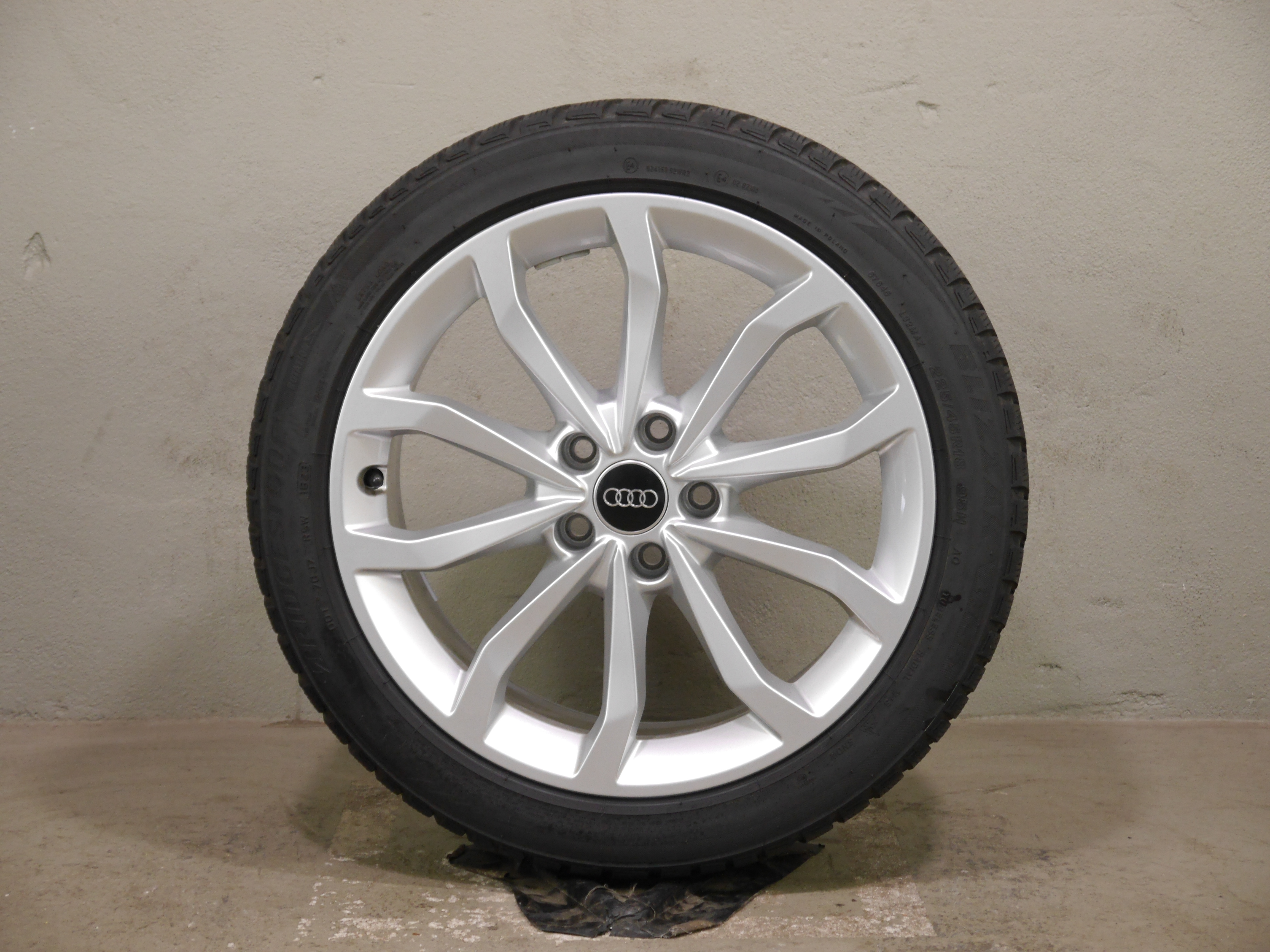 Audi A4 Aluradsatz – Winter 225/45 R18 95H – 8W0601025ED