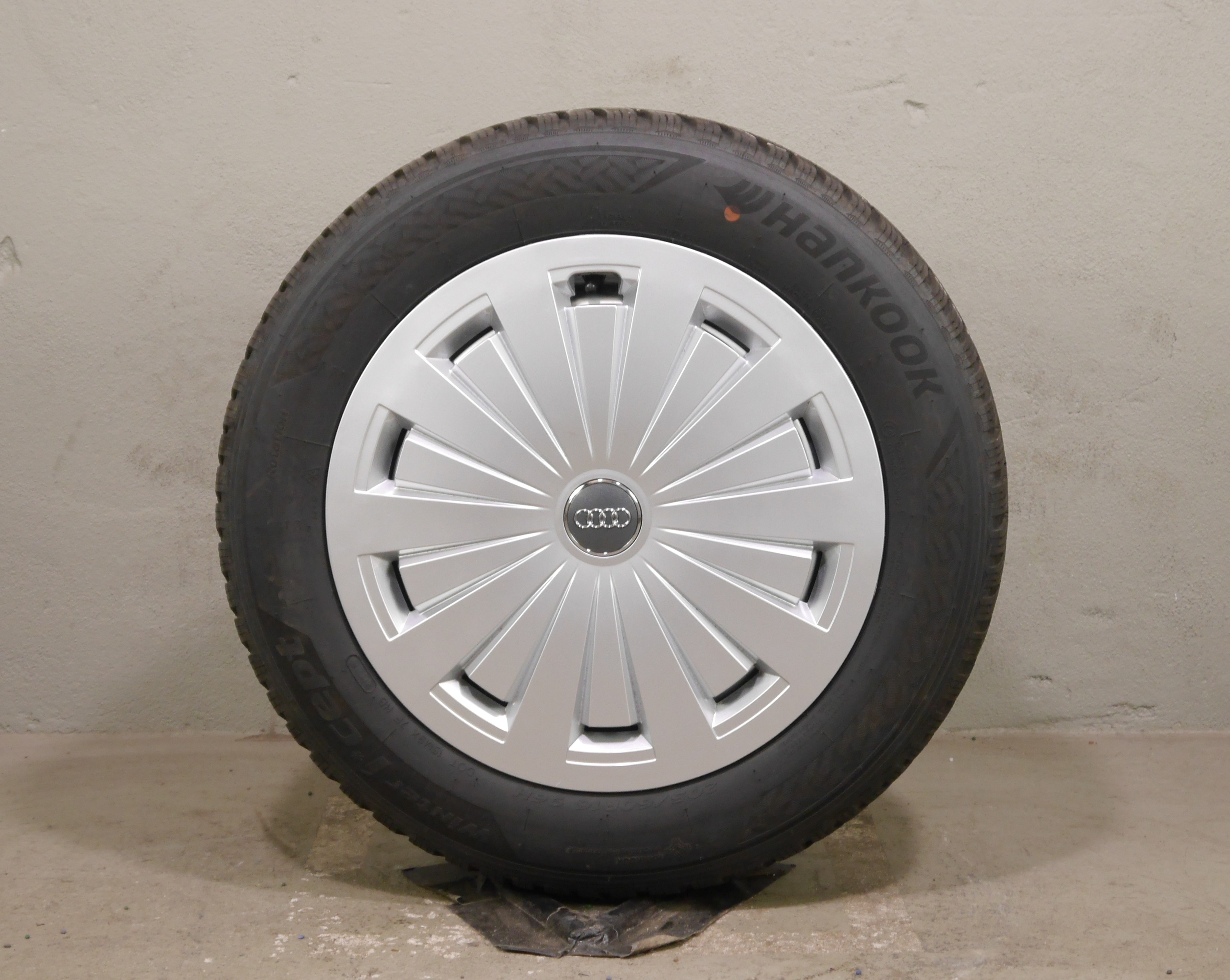 Audi A4 Aluradsatz – Winter 205/60 R16 92H (AO) – 8W0601025-