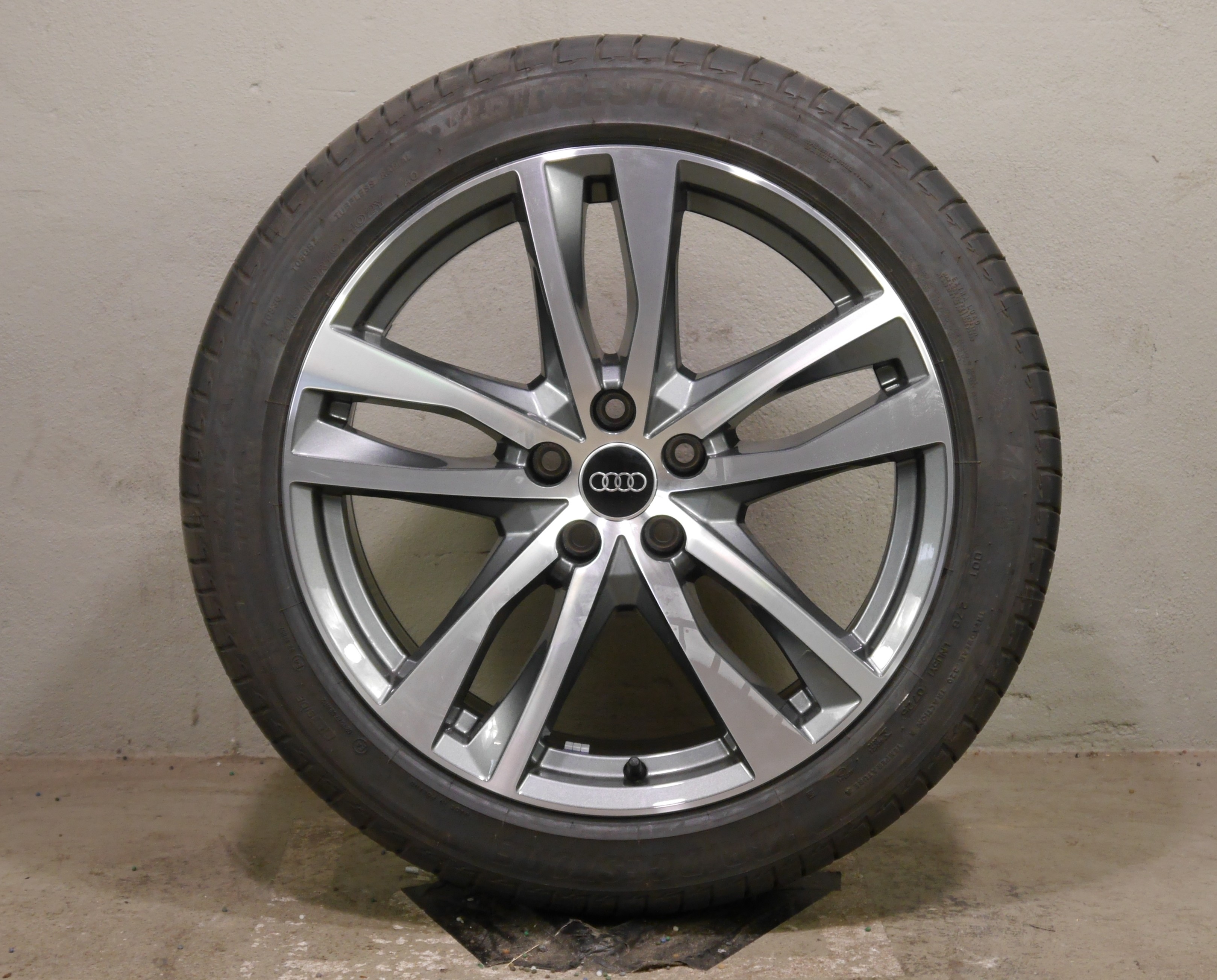 Audi A6 Avant (4A) Aluradsatz – Sommer 245/45 R19 102V (AO) – 4K0601025CG