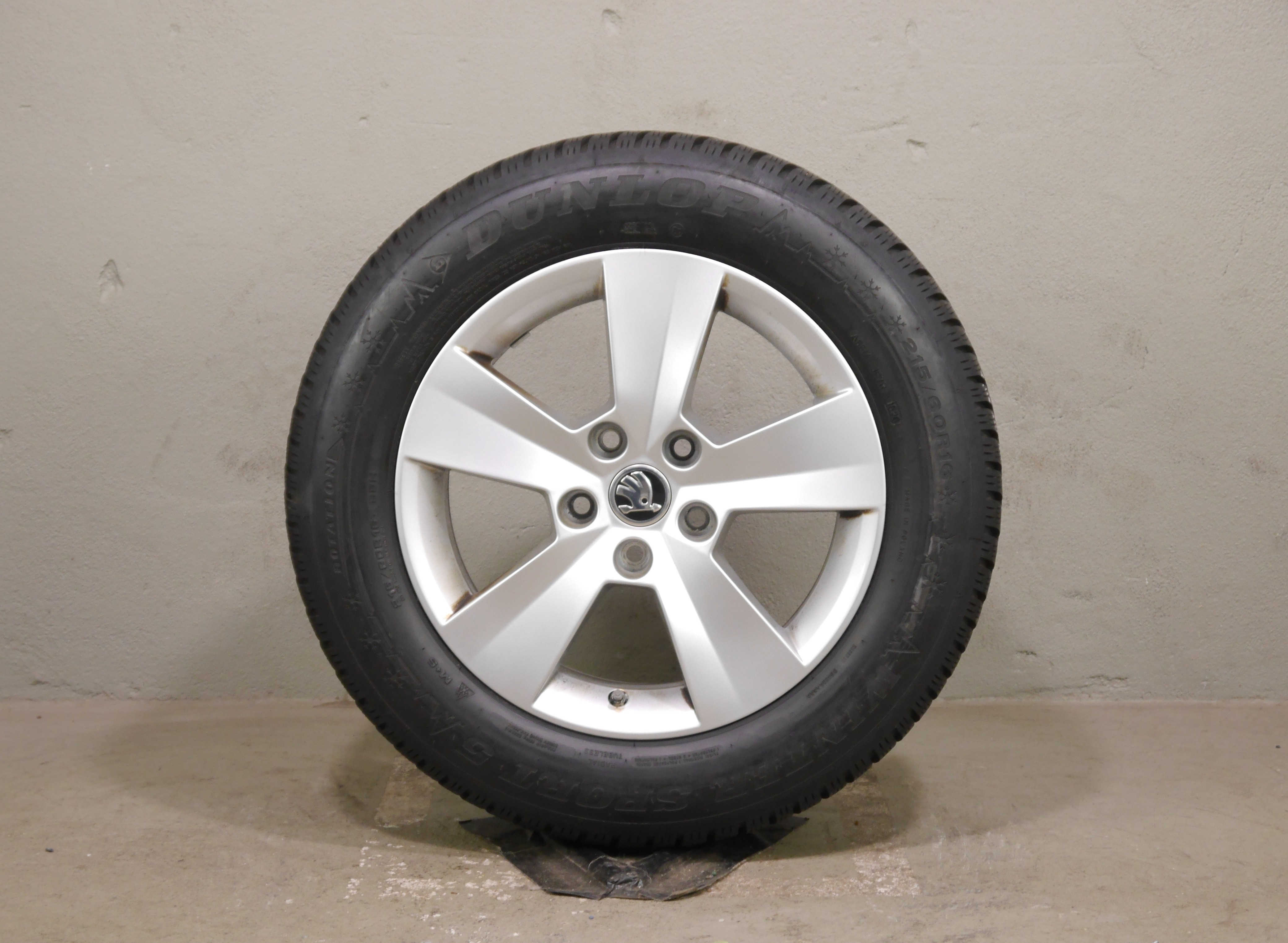 ŠKODA Superb (3V) Aluradsatz – Winter 215/60 R16 95H  – 3V0601025AC - RDKS