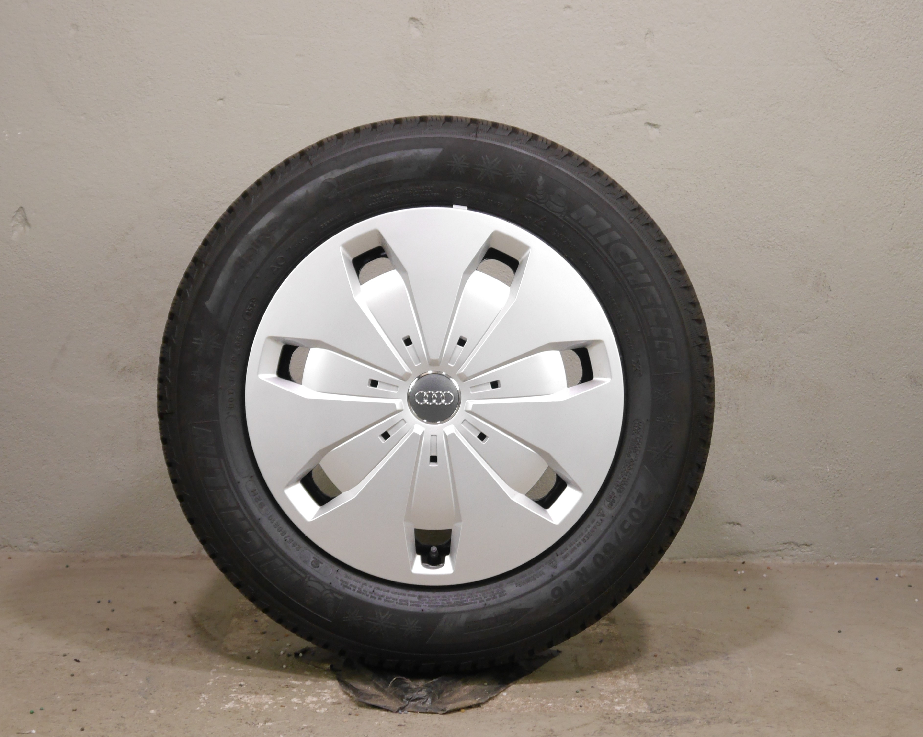 Audi Q2 Stahlradsatz – Winter 205/60 R16 92H – 5Q0601027CJ