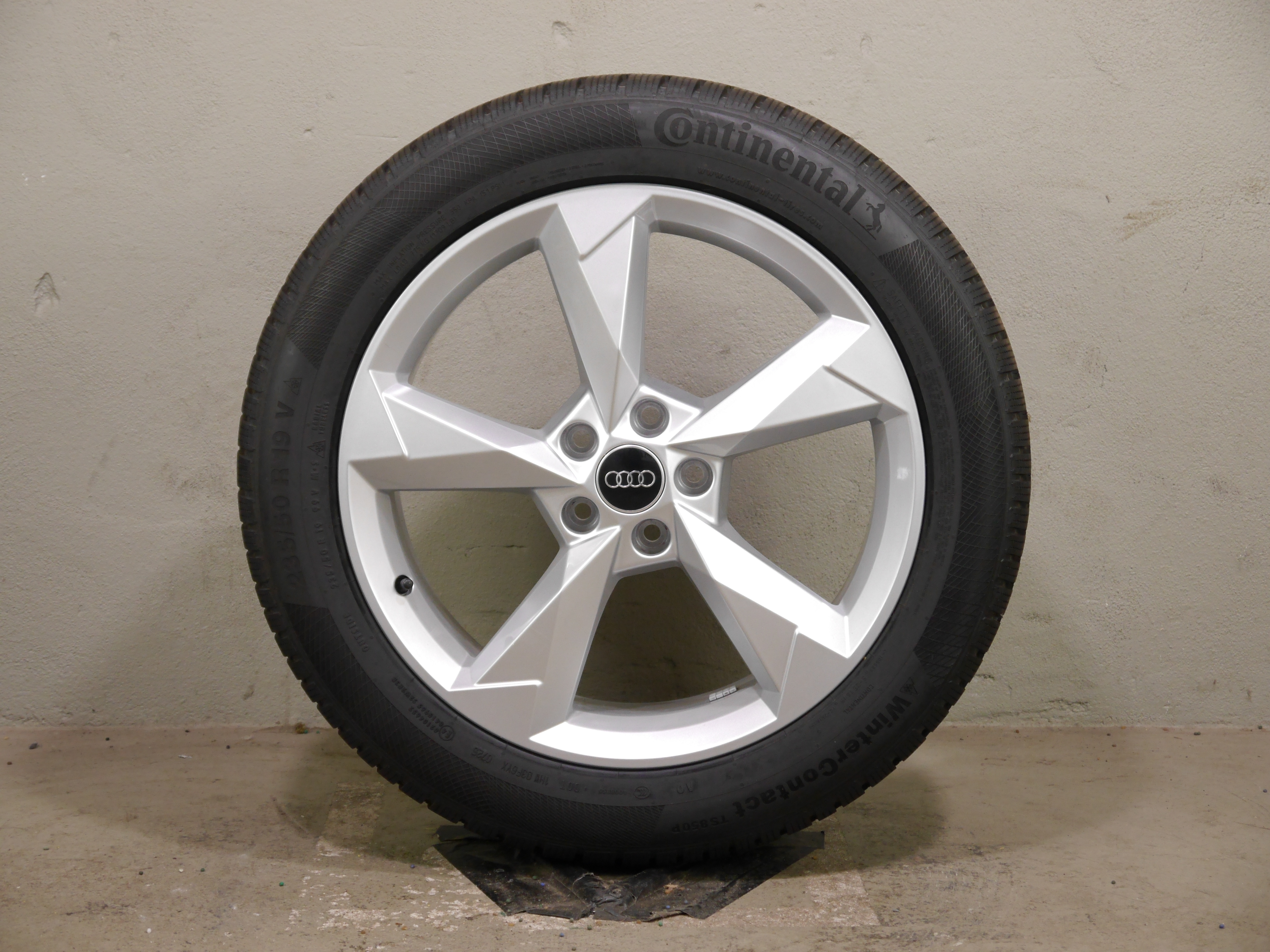 Audi Q3 (F3) Aluradsatz – Winter 235/50 R19 99V (AO) – 83A601025N