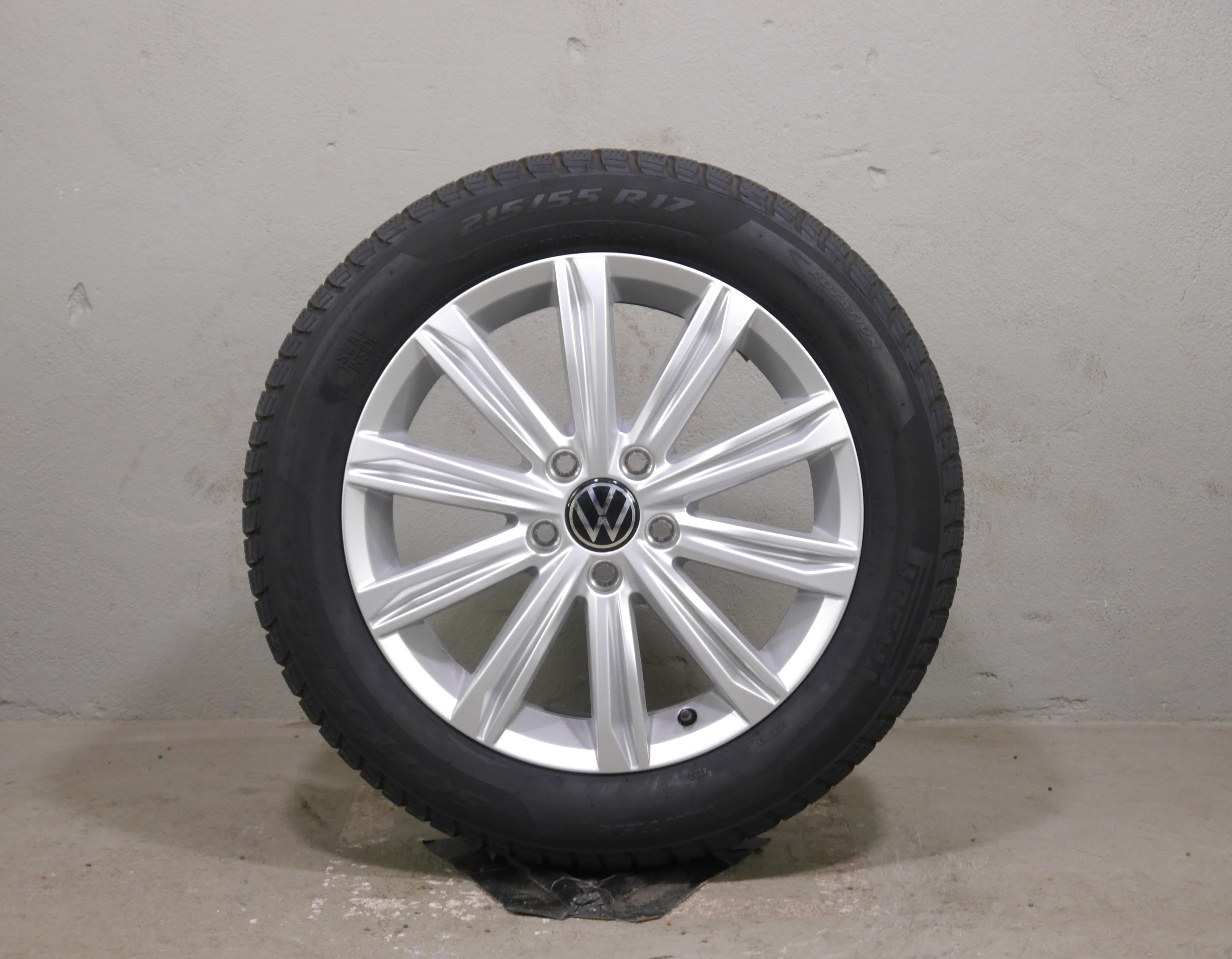 VW Touran Aluradsatz – Winter 215/55 R17 94H – 5TA601025D