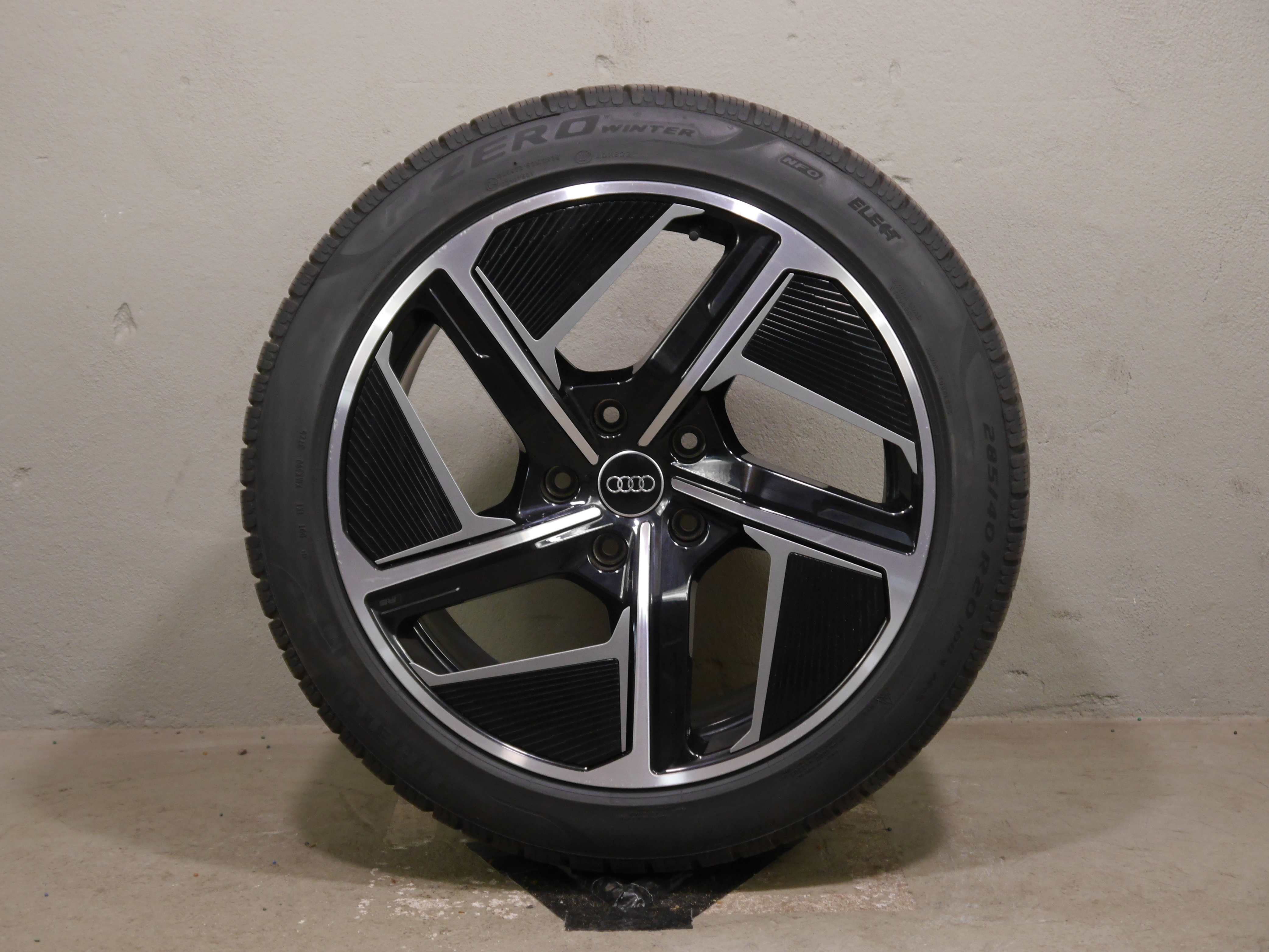 Audi RS e-tron GT Aluradsatz – Winter 245/45 R20 103V, 285/40 R20 108V (NF0,RDKS) 4J3601025F/H