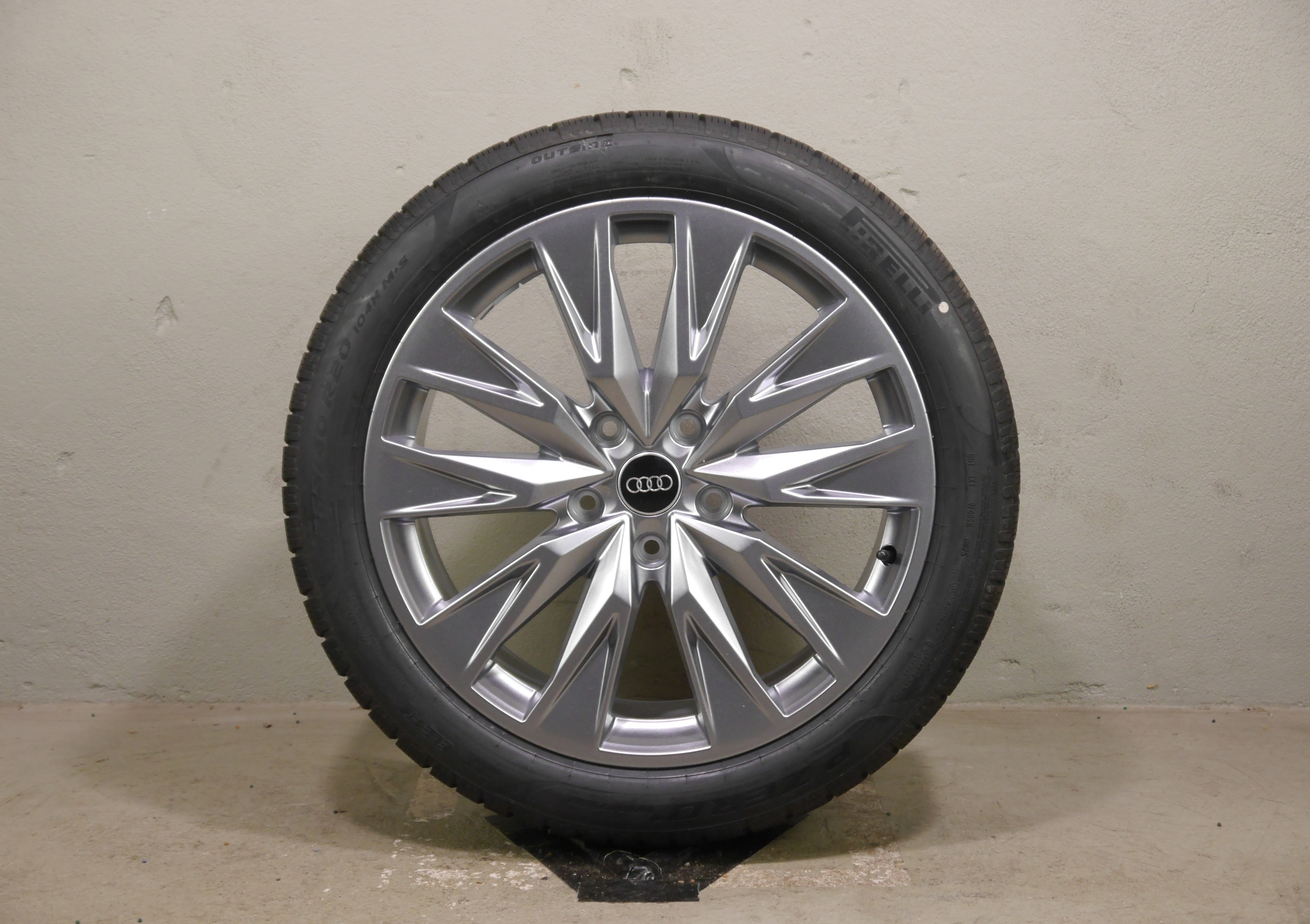 Audi A6 Avant e-tron GH Aluradsatz – Winter 235/45 R20 100H 265/40 R20 104H – 85E601025AR/AS