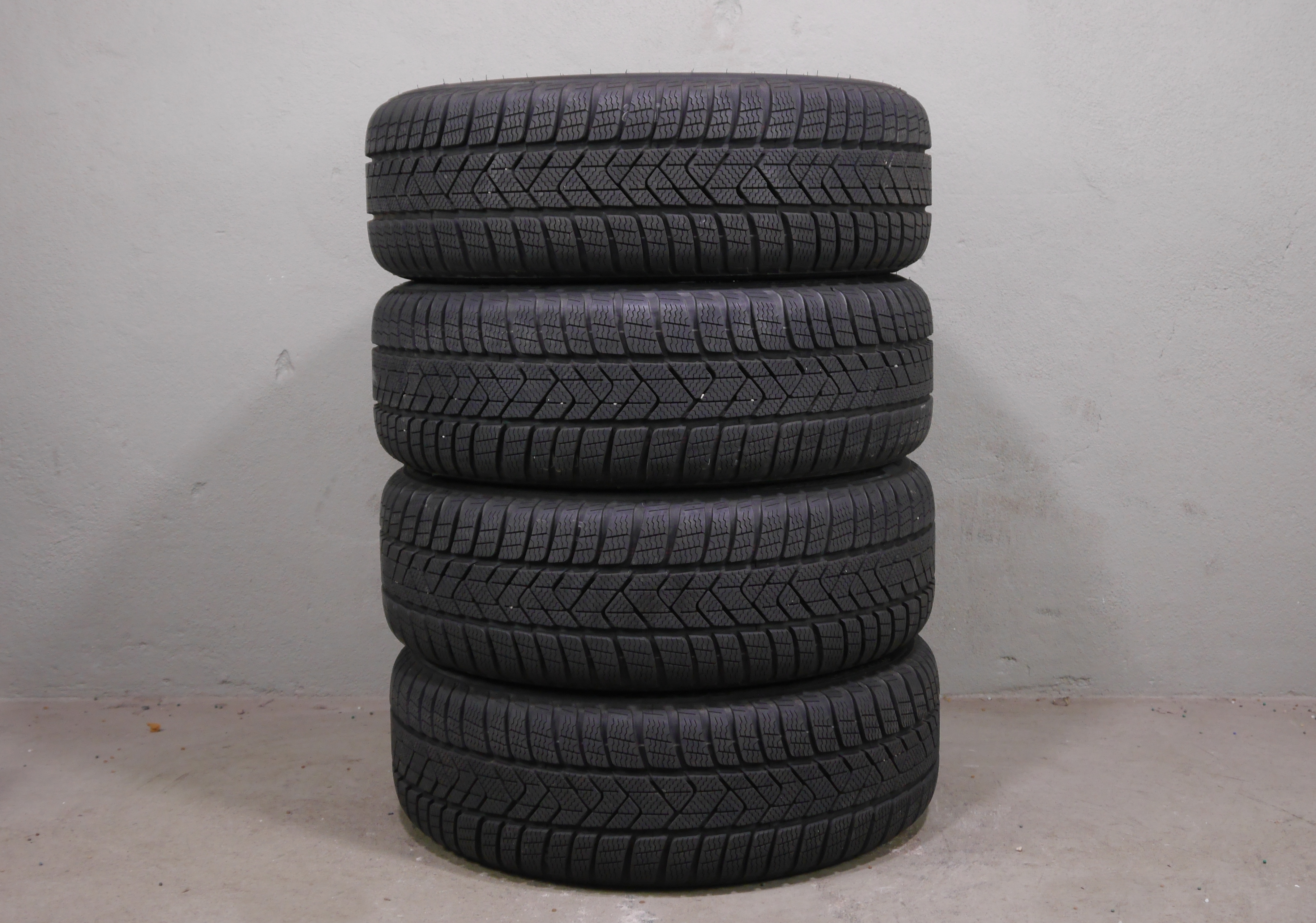 Audi A3 Sportback Aluradsatz – Winter 205/50 R17 93H (AO1) – 8Y0601025L