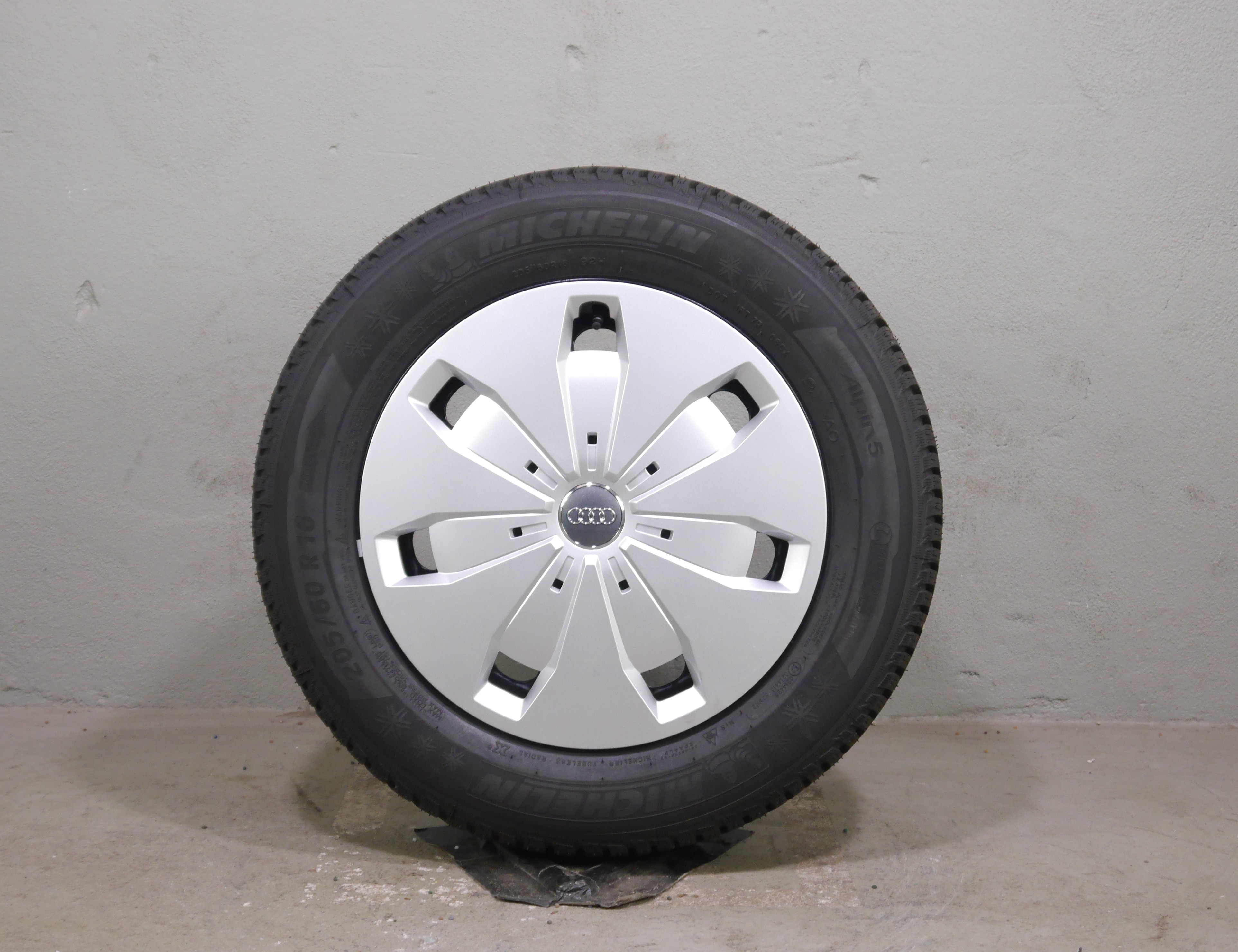 Audi Q2 Stahlradsatz – Winter 205/60 R16 92H (AO) – 5Q0601027CJ