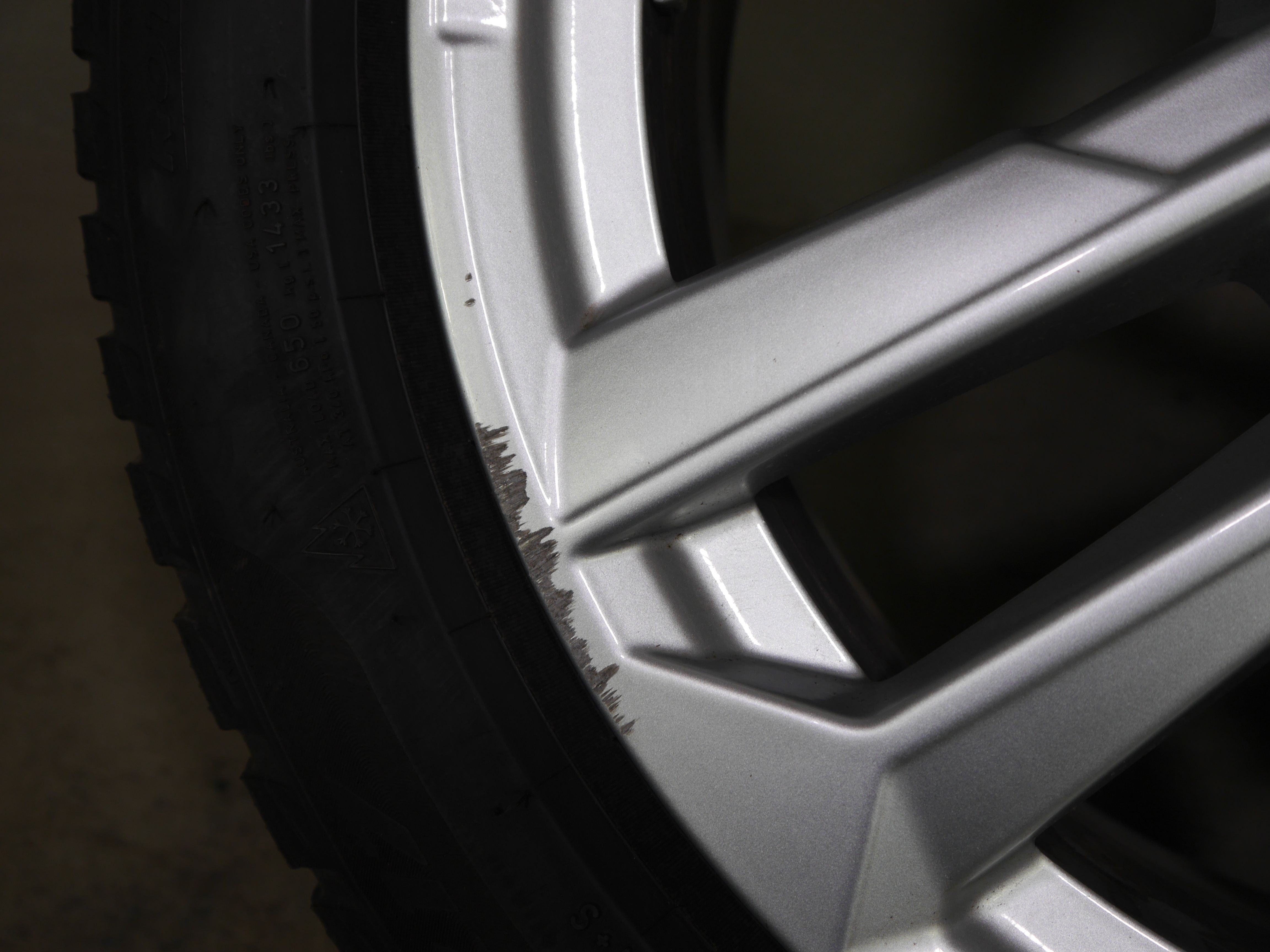 Audi A3 (8Y) Sportback Aluradsatz – Winter 205/50 R17 93H (AO1) – 8Y0601025L