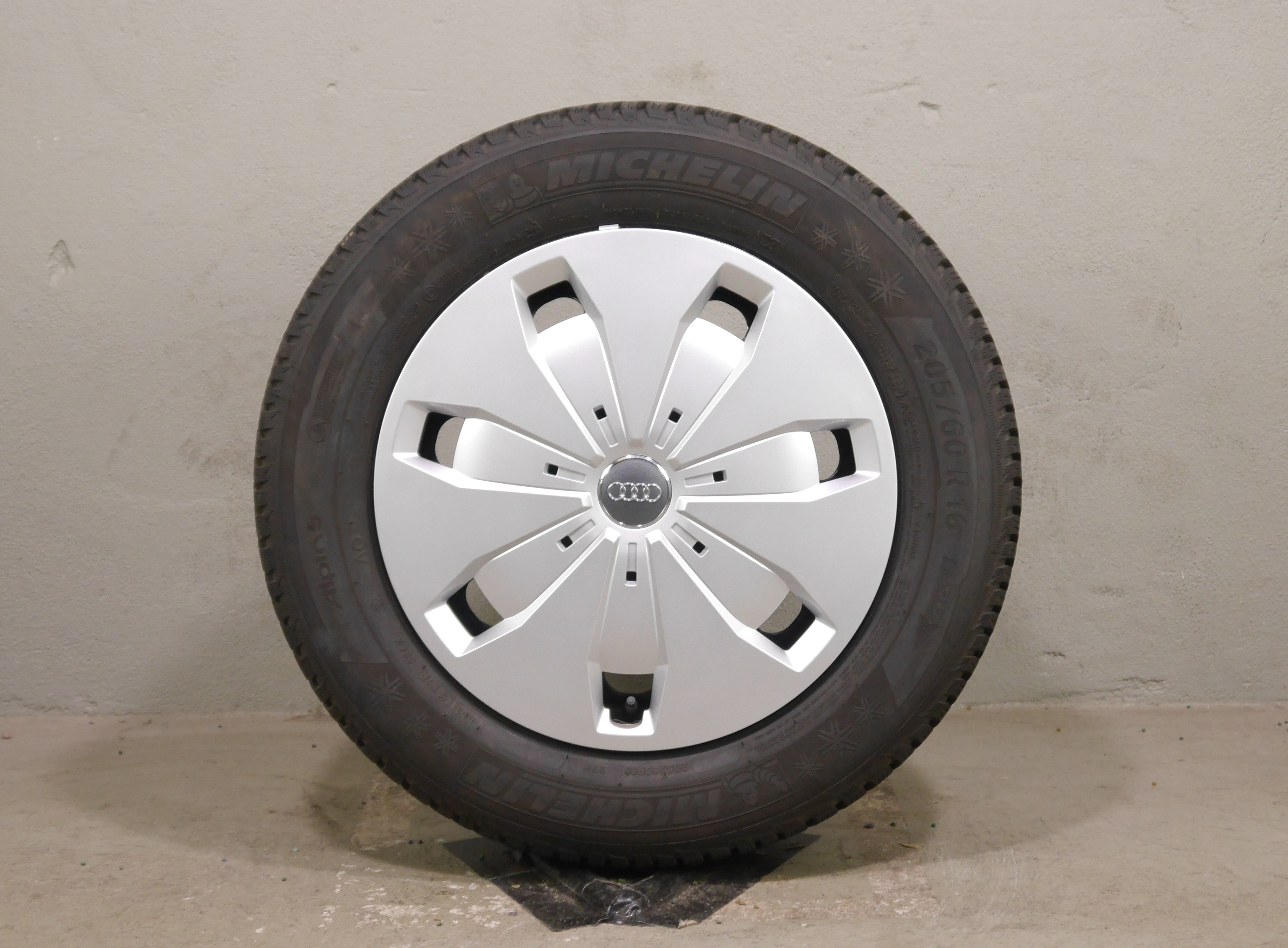 Audi Q2 Stahlradsatz VW T-ROC – Winter 205/60 R16 92H (AO) – 5Q0601027CJ