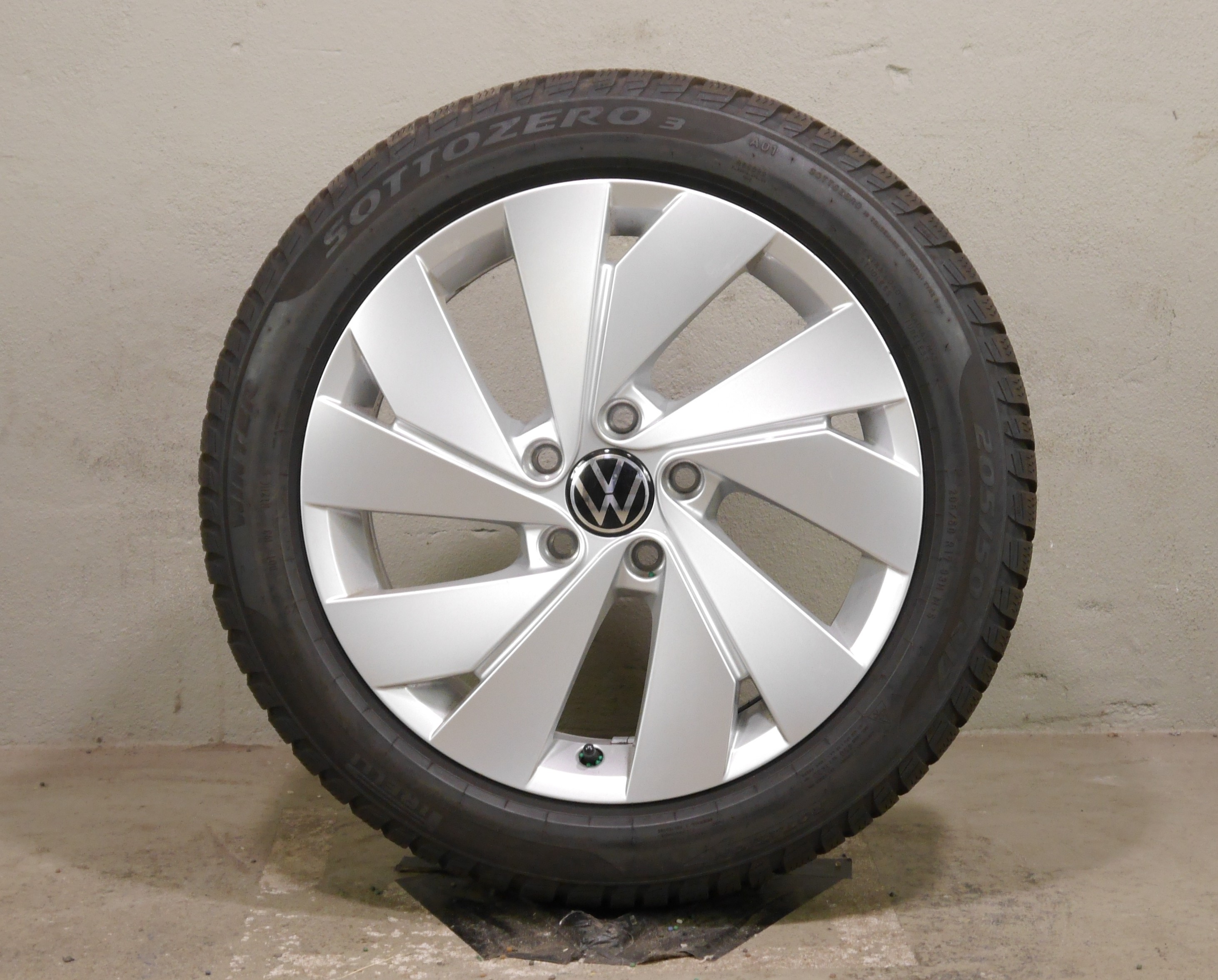 VW Golf (CD) Aluradsatz – Winter 205/50 R17 93H – 5H0601025B