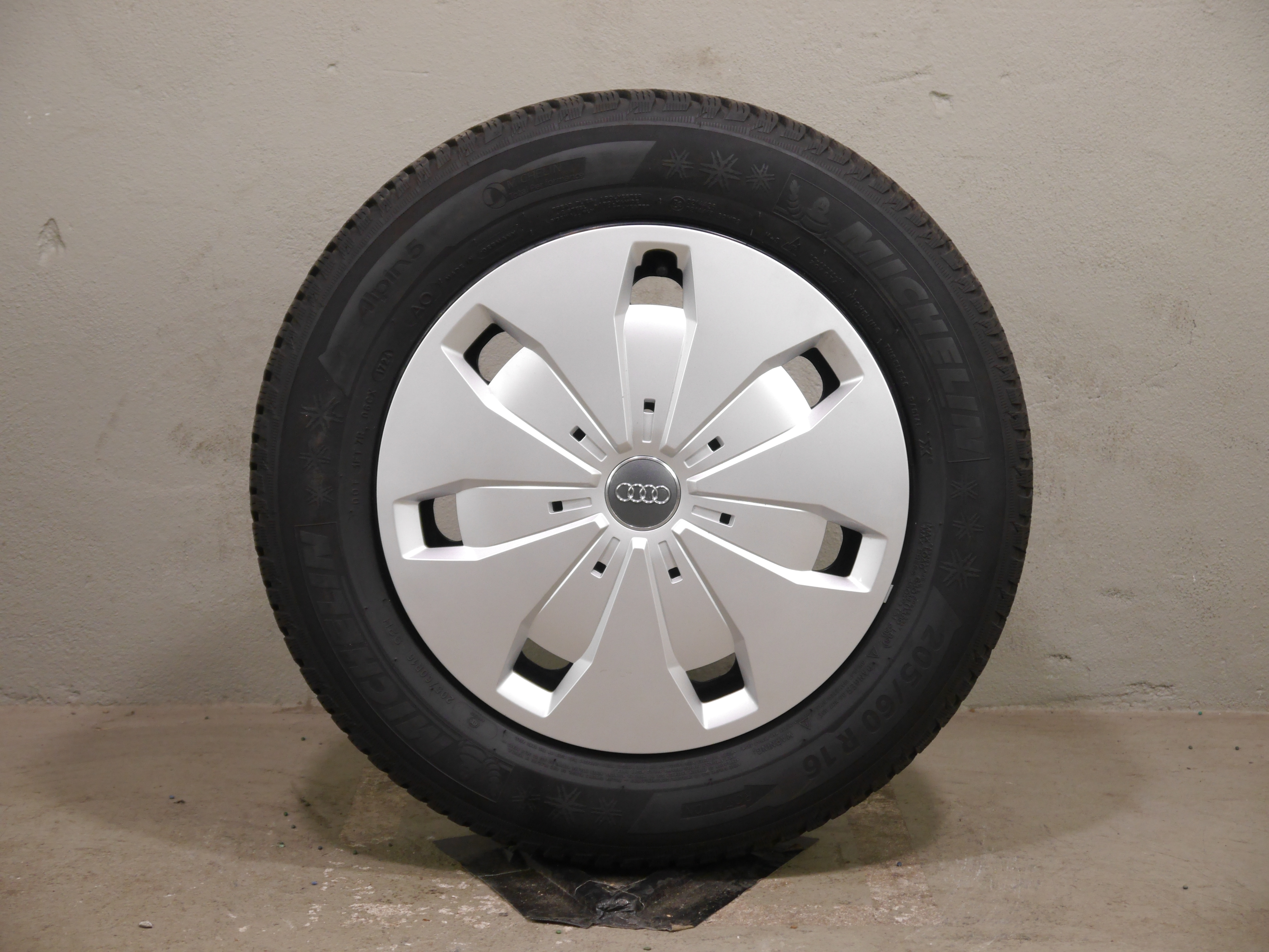 Audi Q2 Stahlradsatz – Winter 205/60 R16 92H (AO) – 5Q0601027CJ