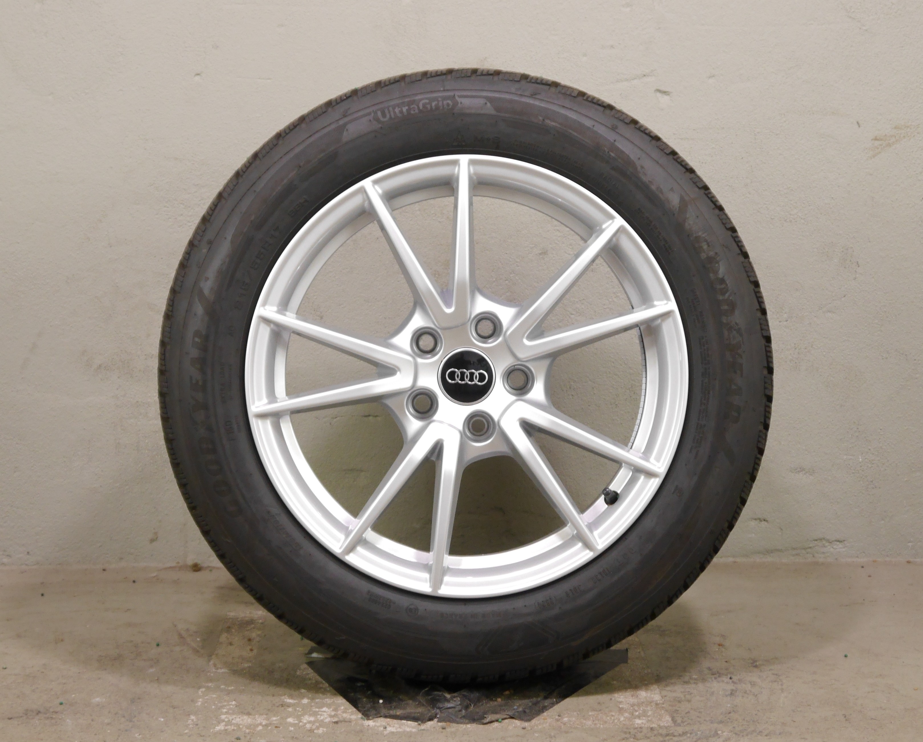 Audi A5 Avant (FU) Aluradsatz – Winter 215/55 R17 98H (AO) – 8B3601025A