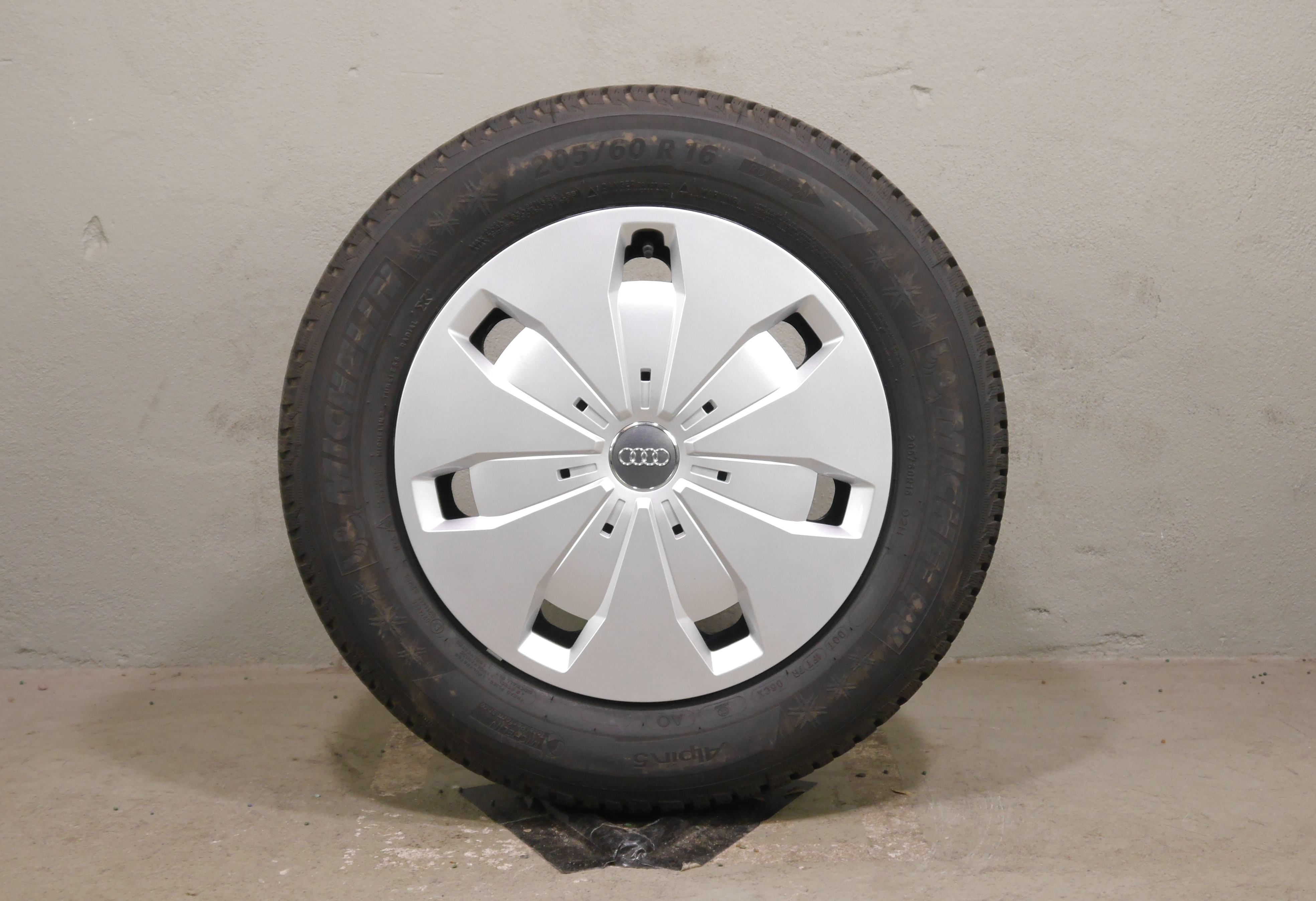 Audi Q2 Stahlradsatz VW T-ROC – Winter 205/60 R16 92H (AO) – 5Q0601027CJ