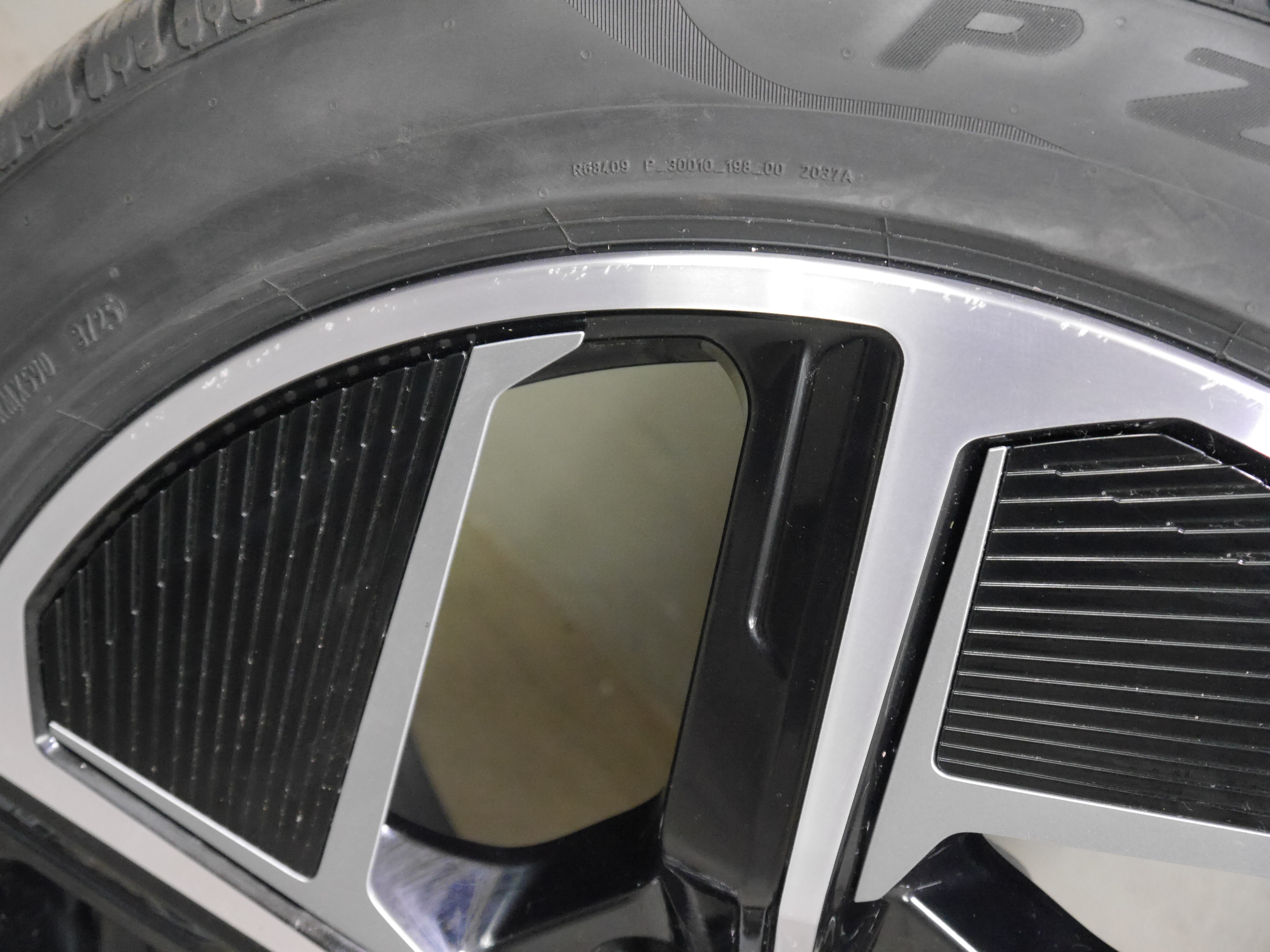 Audi RS e-tron GT Aluradsatz – Winter 245/45 R20 103V, 285/40 R20 108V (NF0,RDKS) 4J3601025F/H