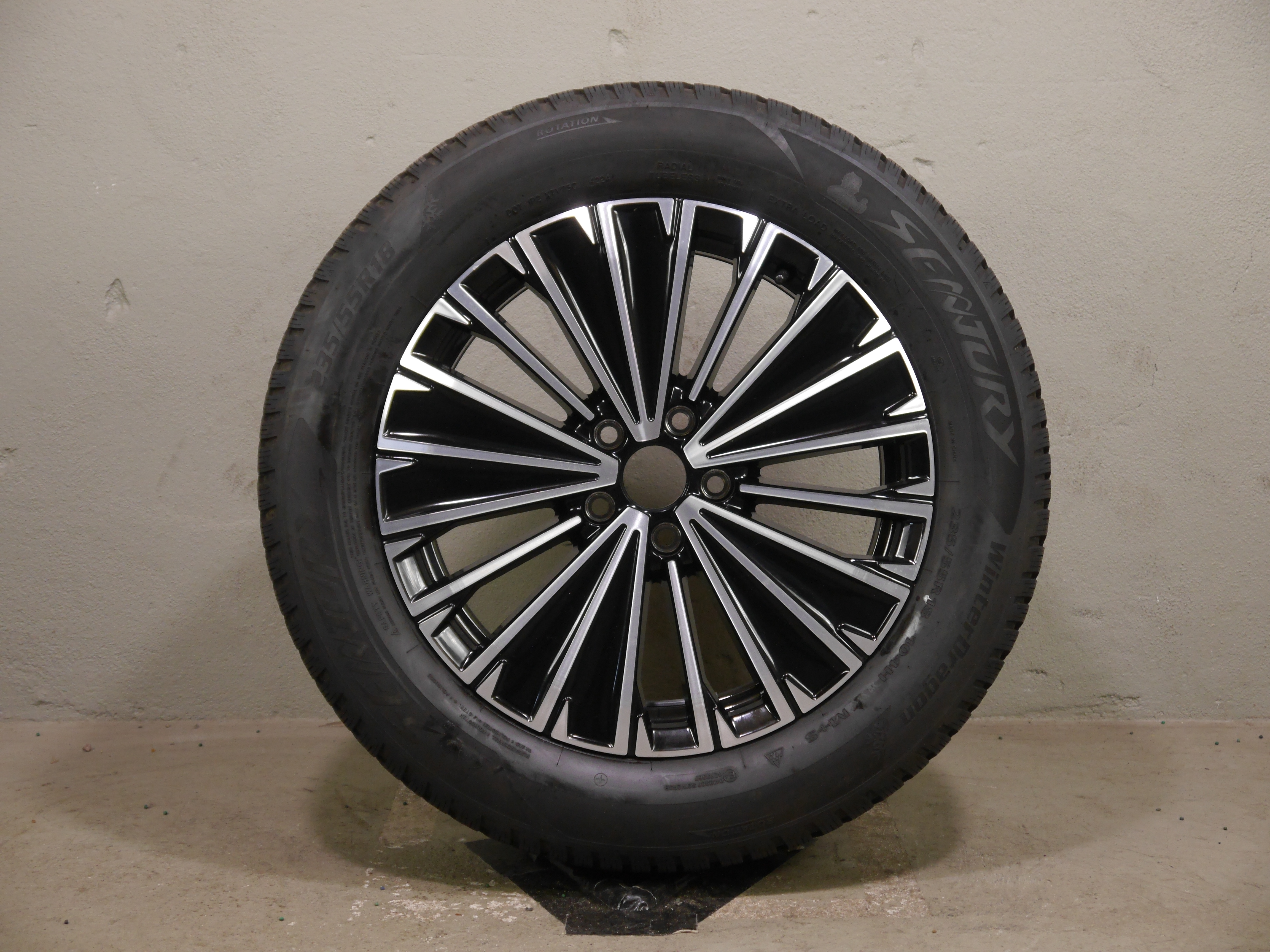 VW Tiguan Aluradsatz – Winter 235/55 R18 104H – 571601025K