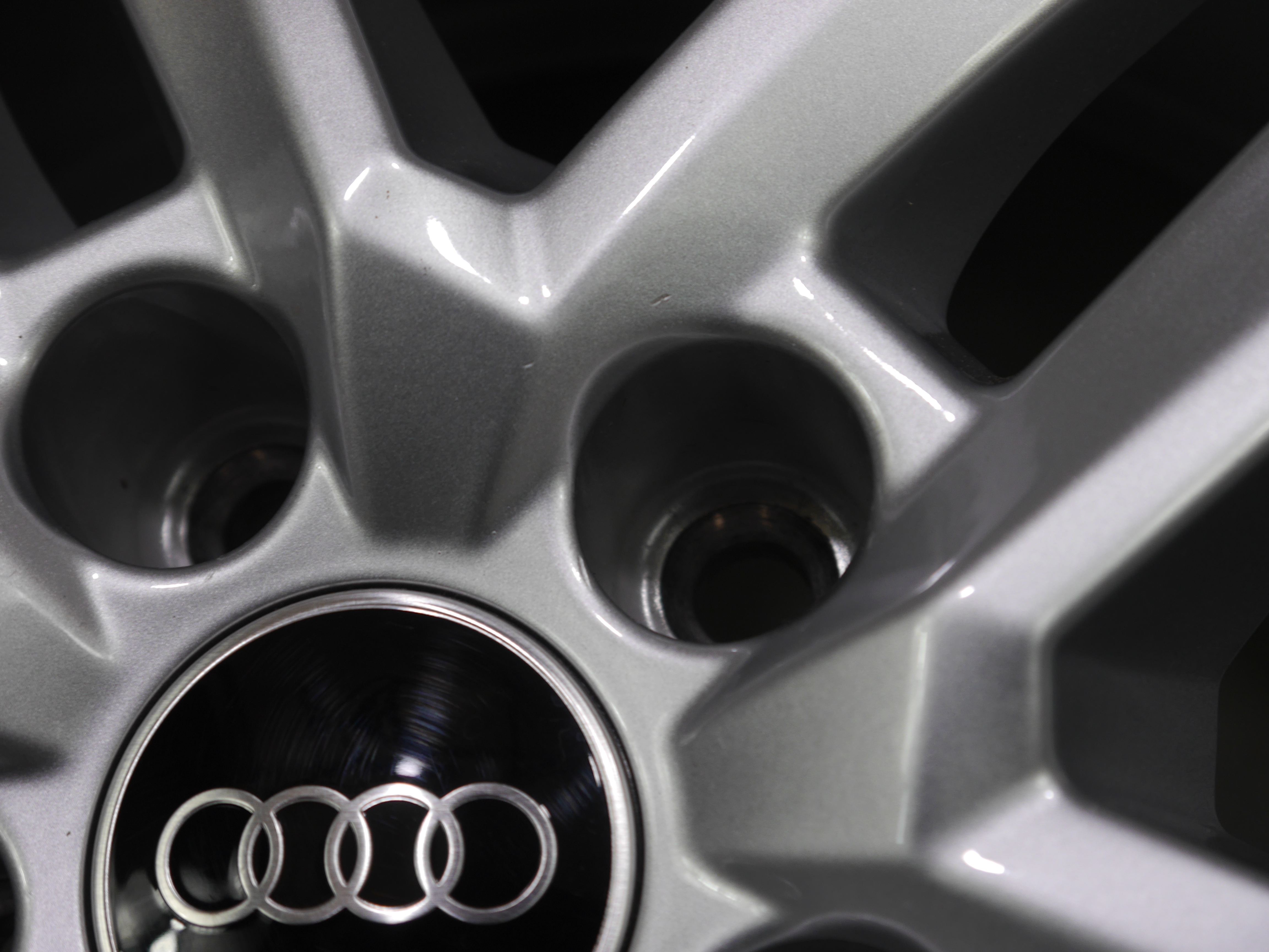 Audi A4 Limousine Aluradsatz – Winter 225/50 R17 98H (AO) – 8W0601025P