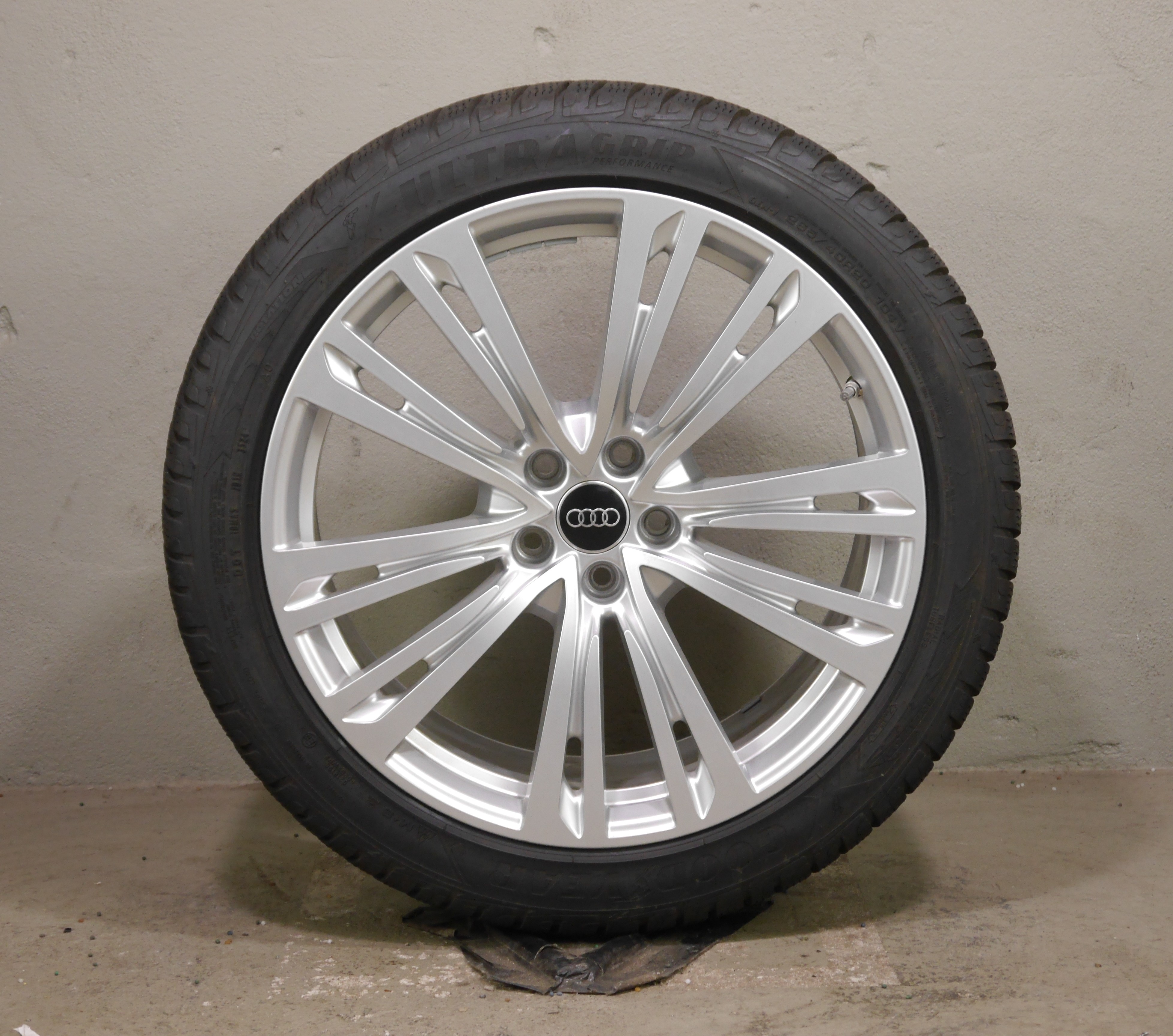 Audi S8 Aluradsatz – Winter 265/40 R20 104V – 4N0601025Q mit RDKS