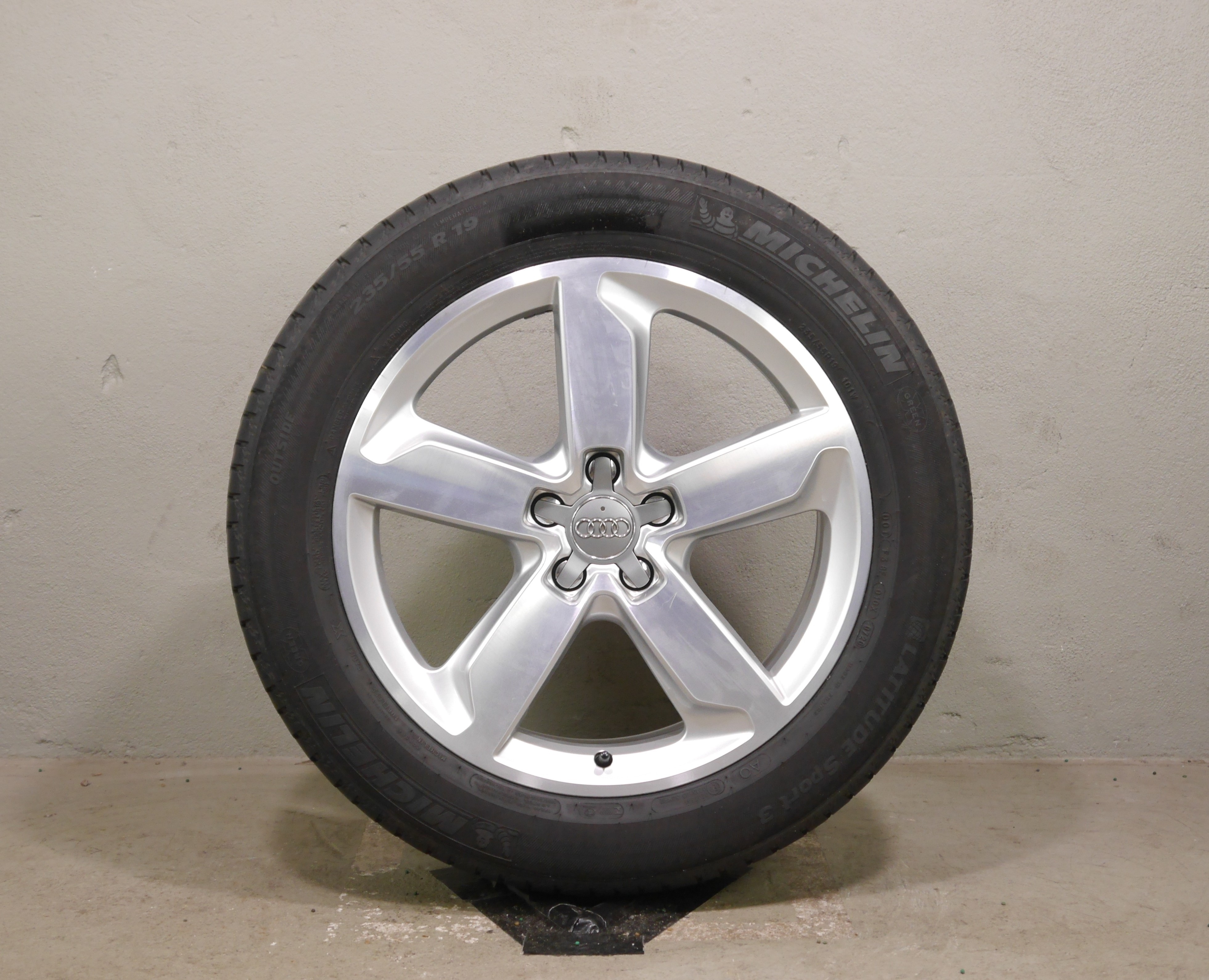 Audi Q5 Aluradsatz – Sommer 235/55 R19 101W (AO) – 80A601025J