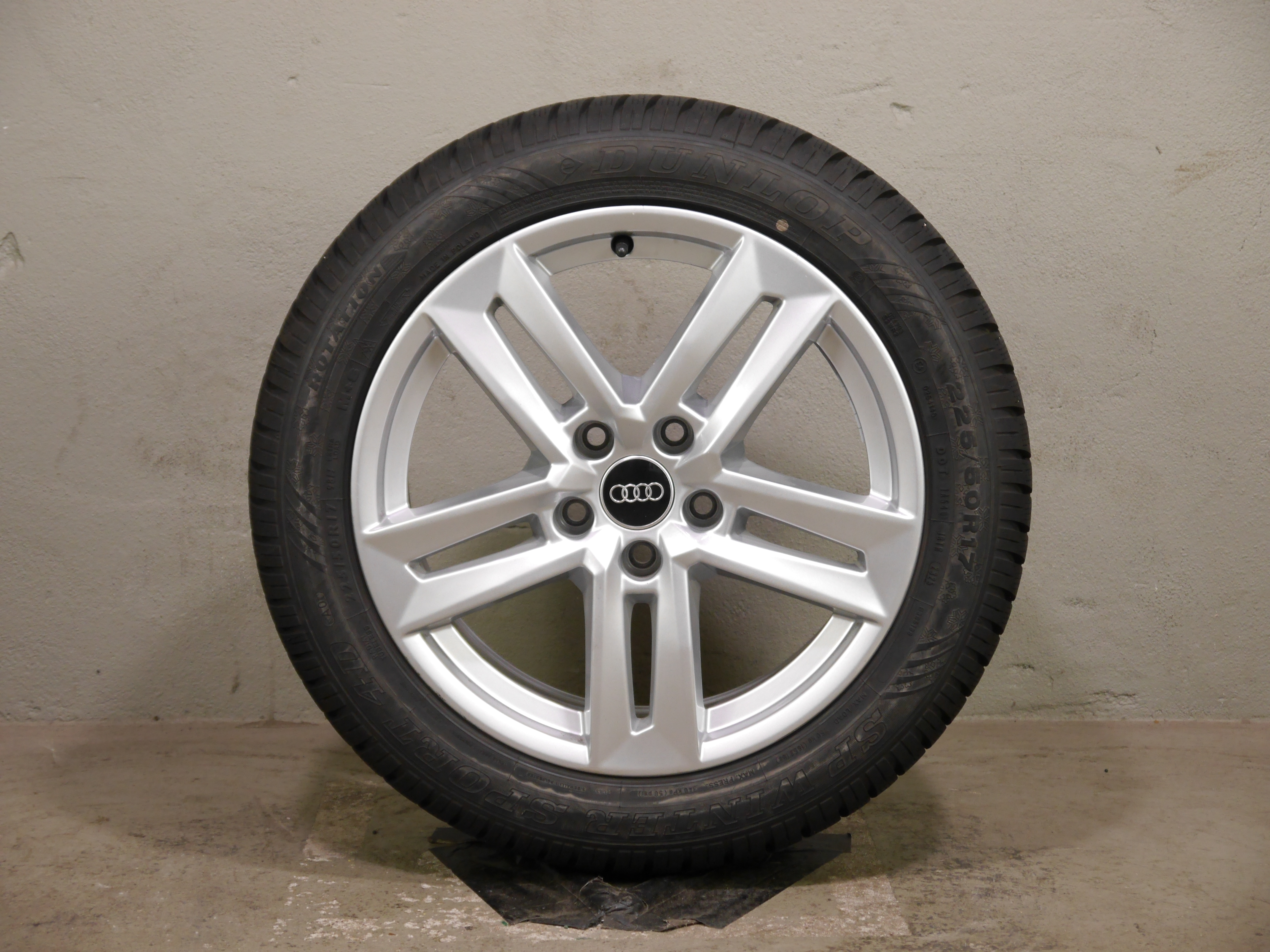 Audi A4 Avant Aluradsatz – Winter 225/50 R17 98H – 8W0601025P