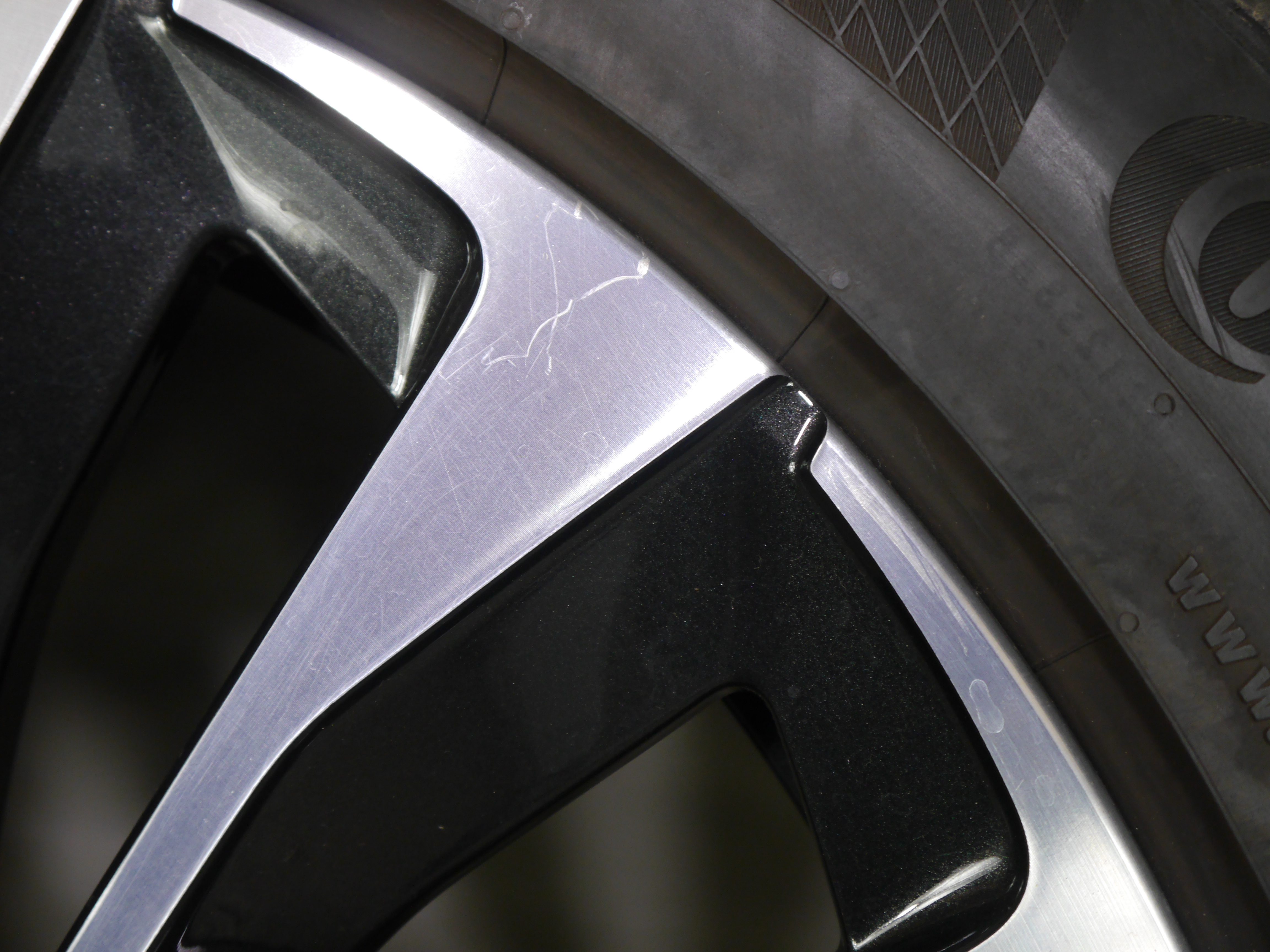 ŠKODA Enyaq Aluradsatz – Winter 235/50 R20 100T  255/45 R20 101T – 5LA601025AR - Conti Seal