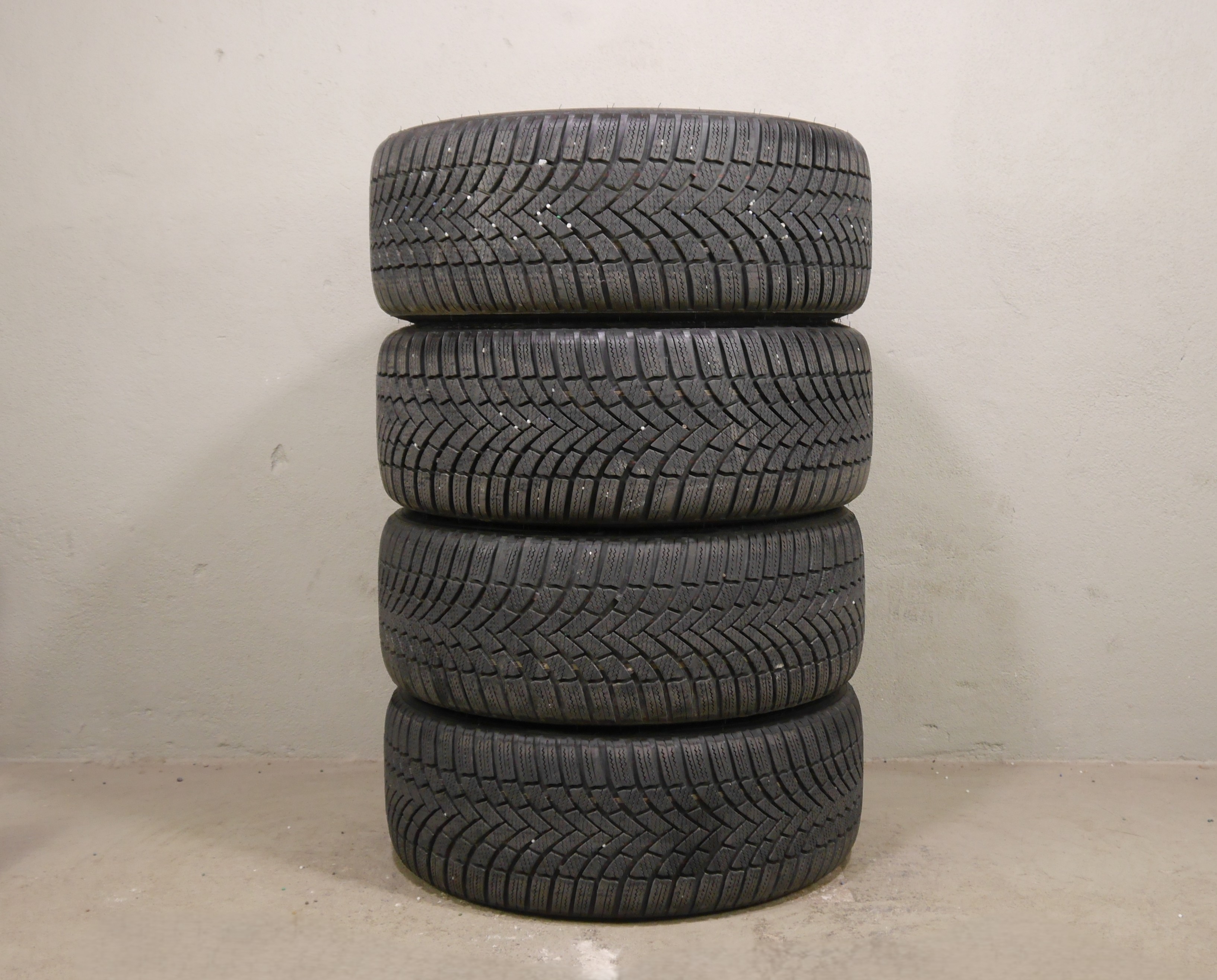 Audi A3/S3 Limousine Aluradsatz– Winter 225/40 R18 92V (AO) – 8Y0601025CP