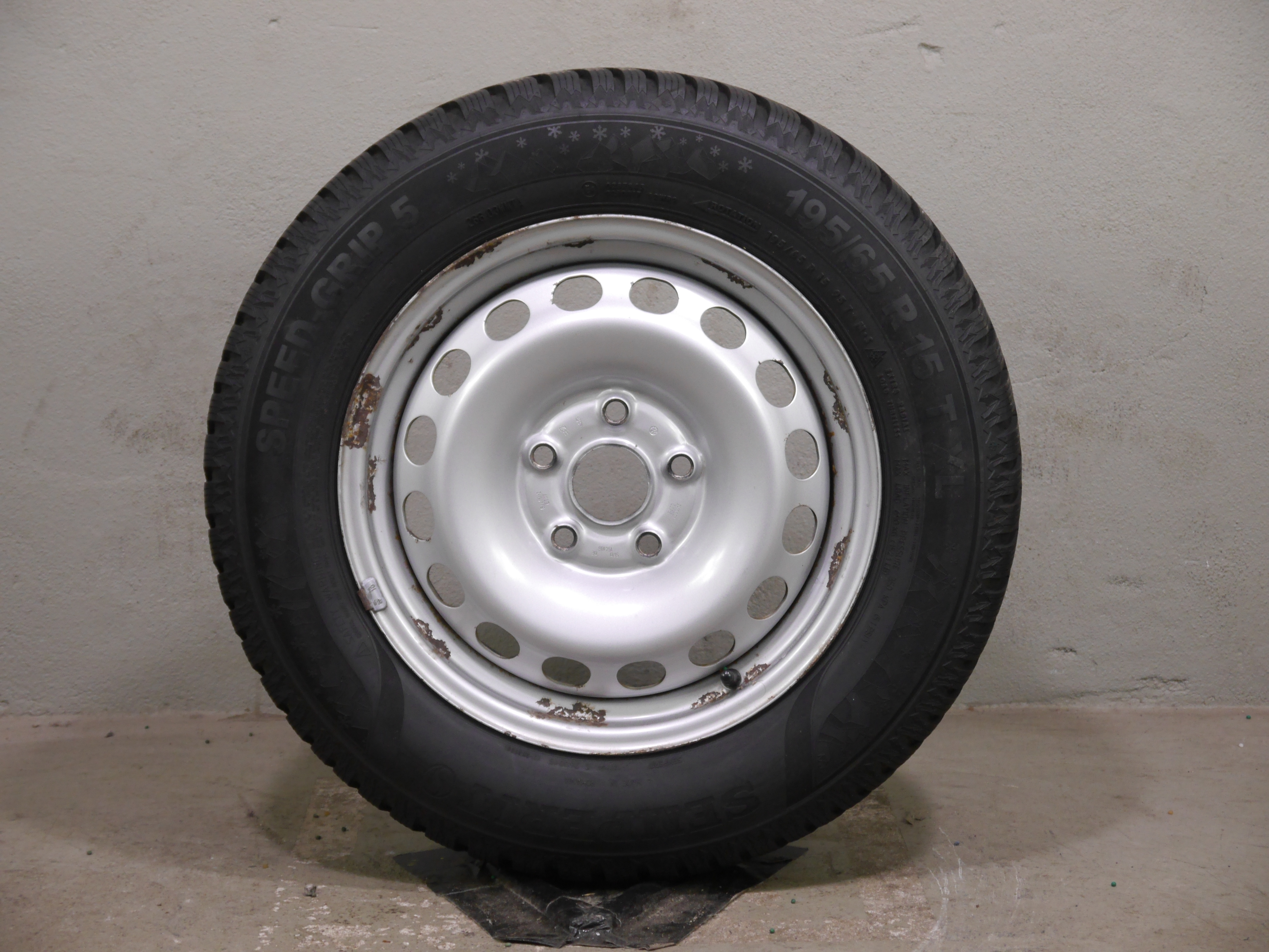 Volkswagen Caddy 2K Stahlradsatz – Winter 195/65 R15 95T – 2K0601027B
