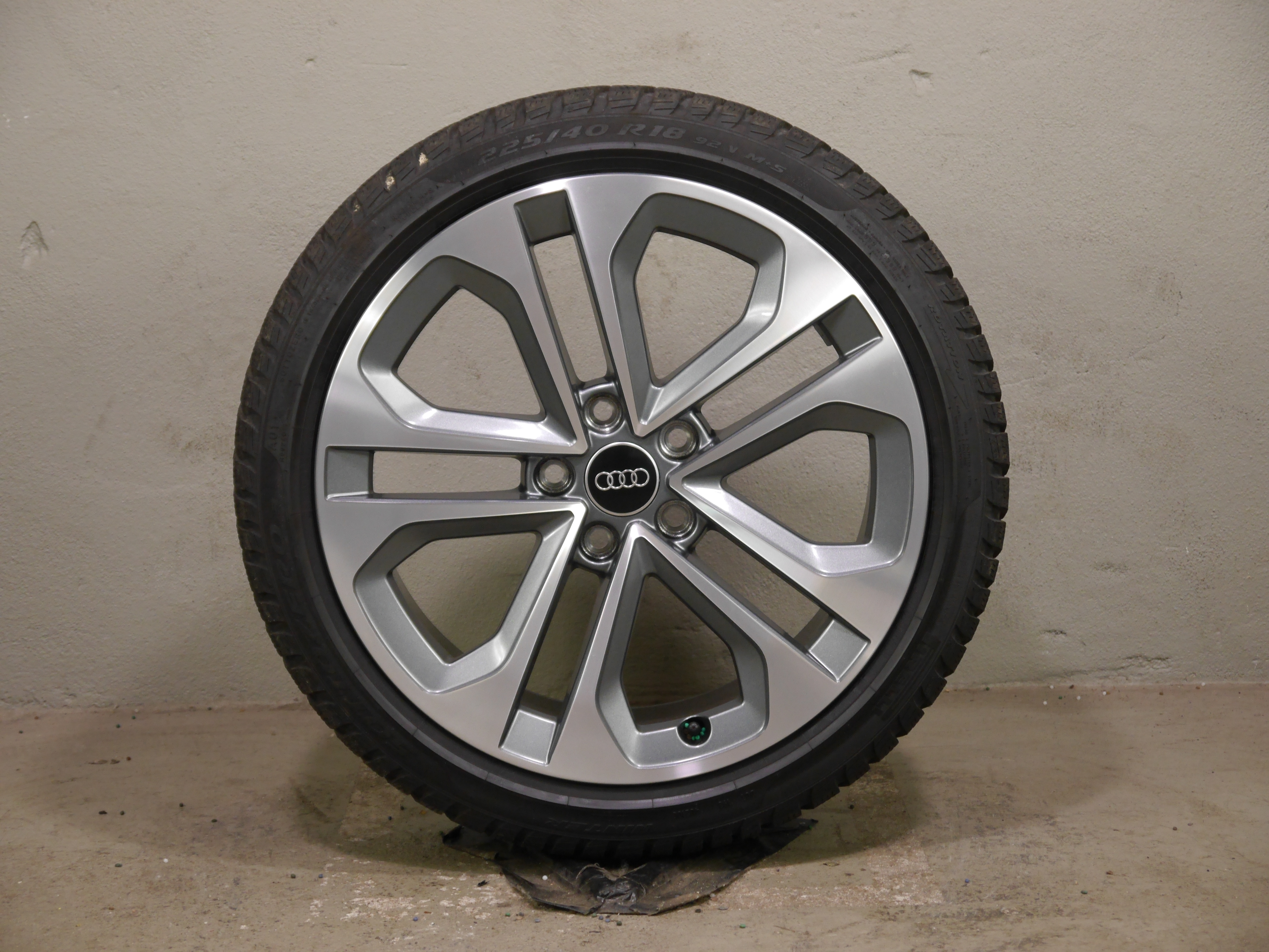 Audi A3 Sportback (8Y) Aluradsatz – Winter 225/40 R18 92V (AO1) – 8Y0601025CE