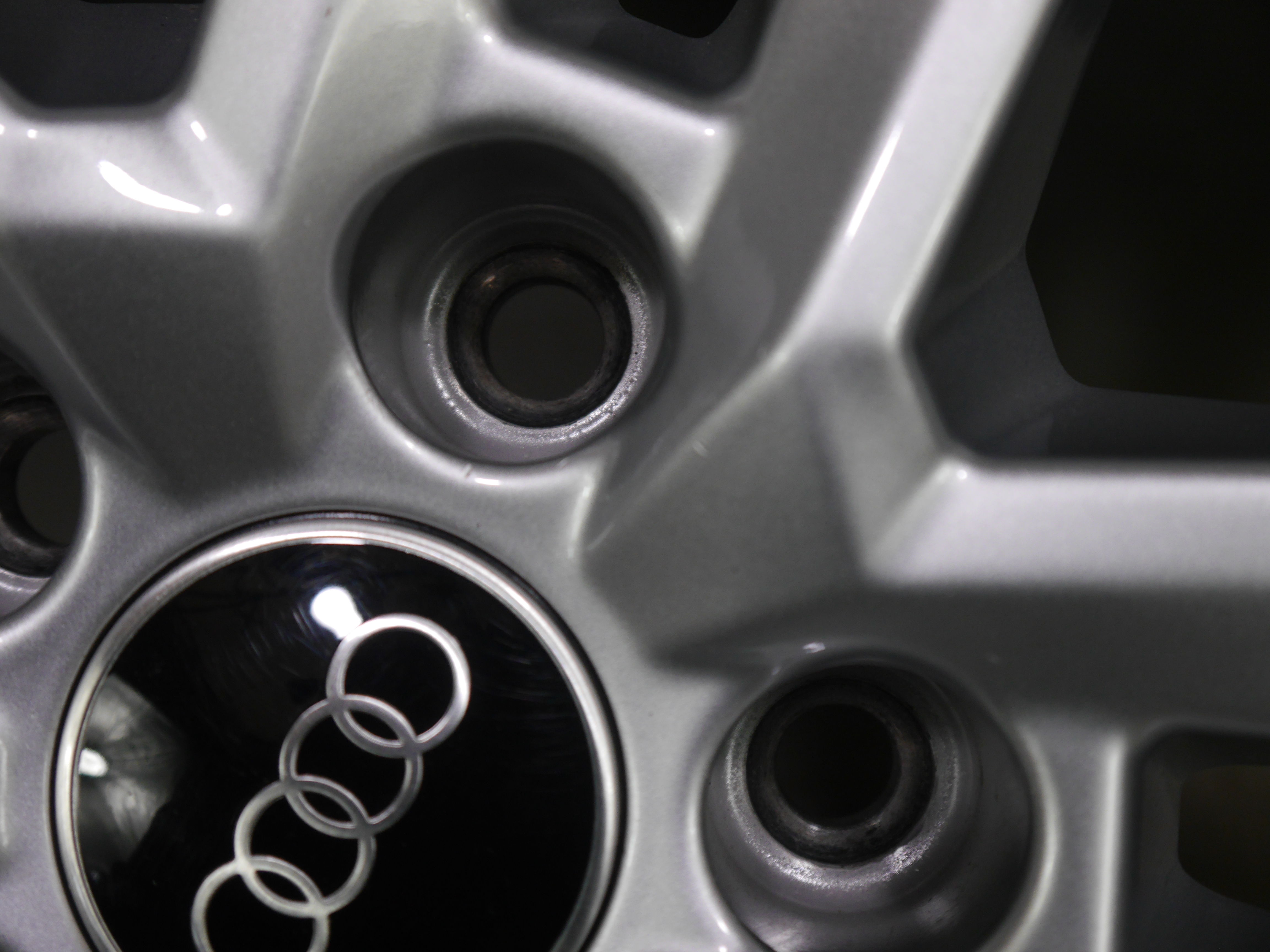 Audi A4 Limousine Aluradsatz – Winter 225/50 R17 98H (AO) – 8W0601025P