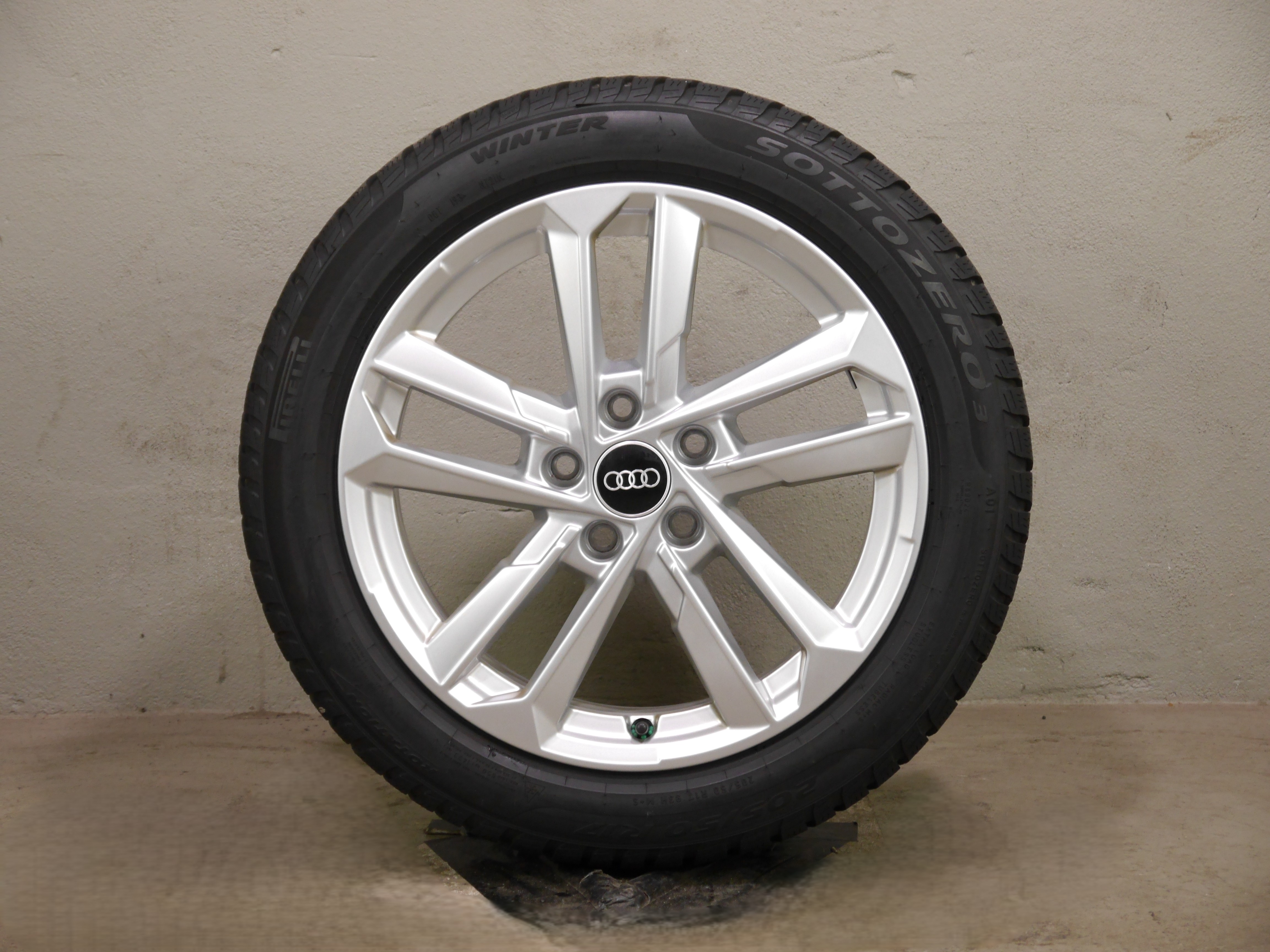 Audi A3 Sportback Aluradsatz – Winter 205/50 R17 93H (AO1) – 8Y0601025L