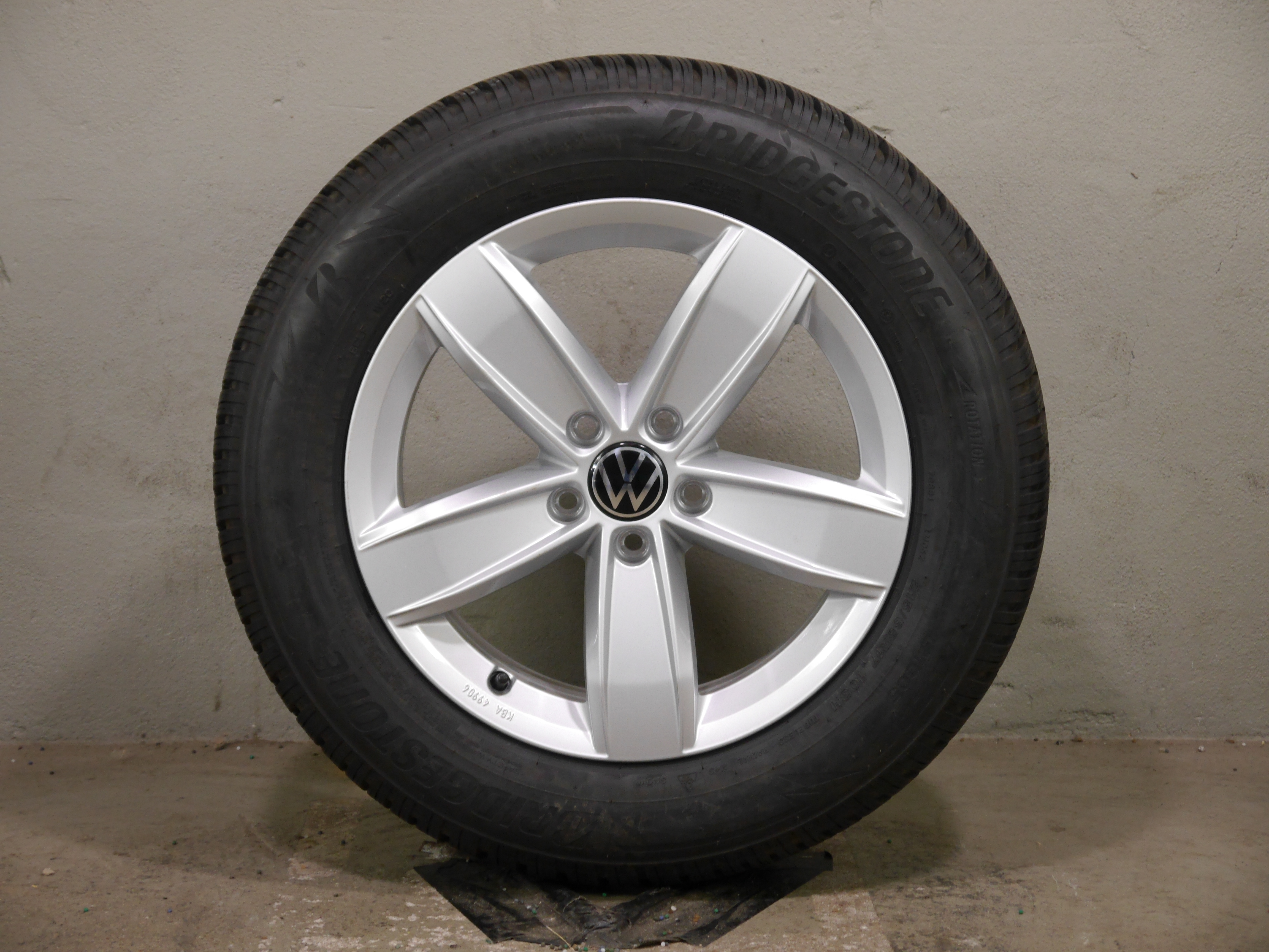 VW Tiguan Aluradsatz – Winter 215/65 R17 99H – 5NA071497A