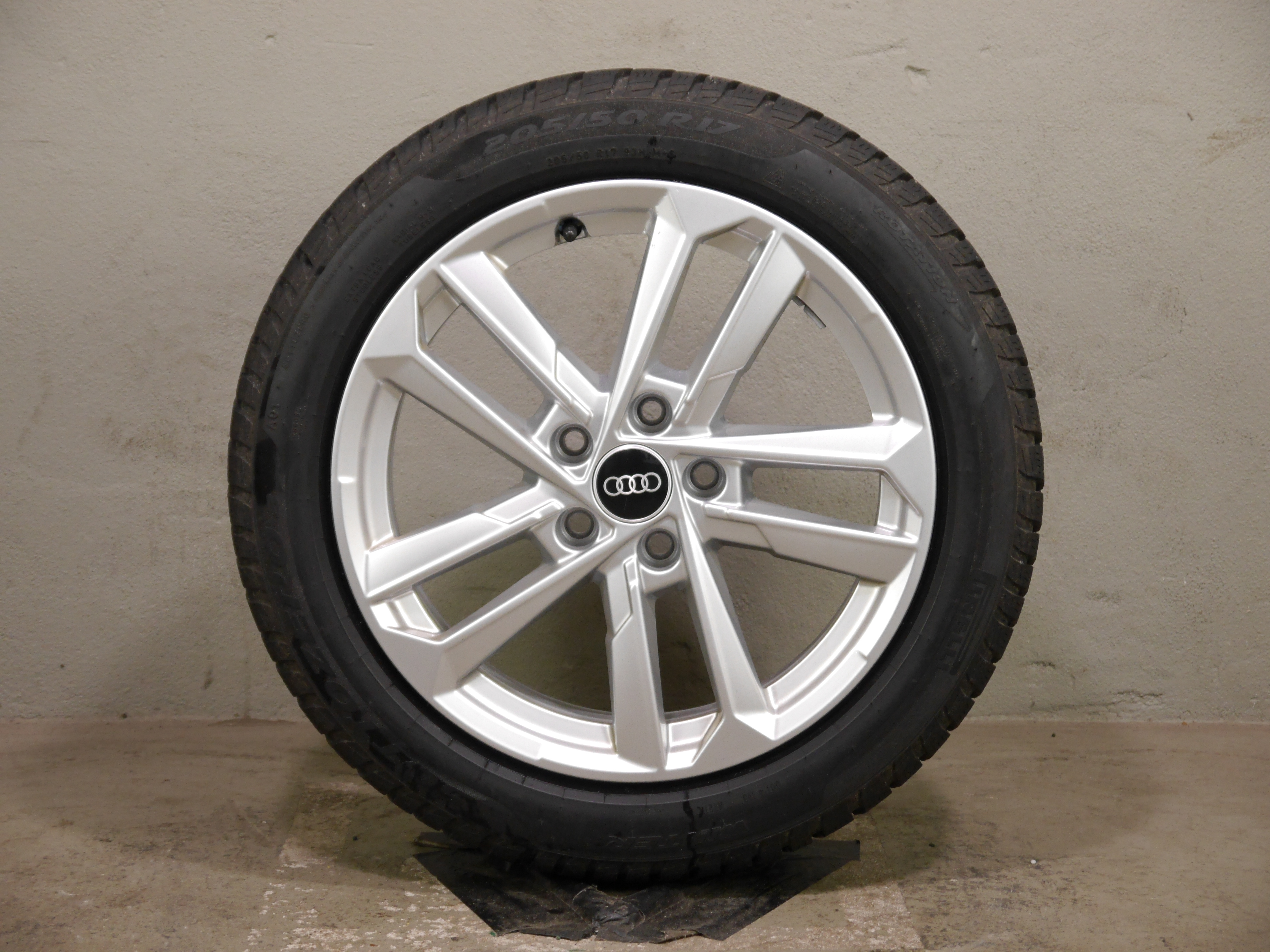 Audi A3 Sportback Aluradsatz – Winter 205/50 R17 93H (AO1) – 8Y0601025L