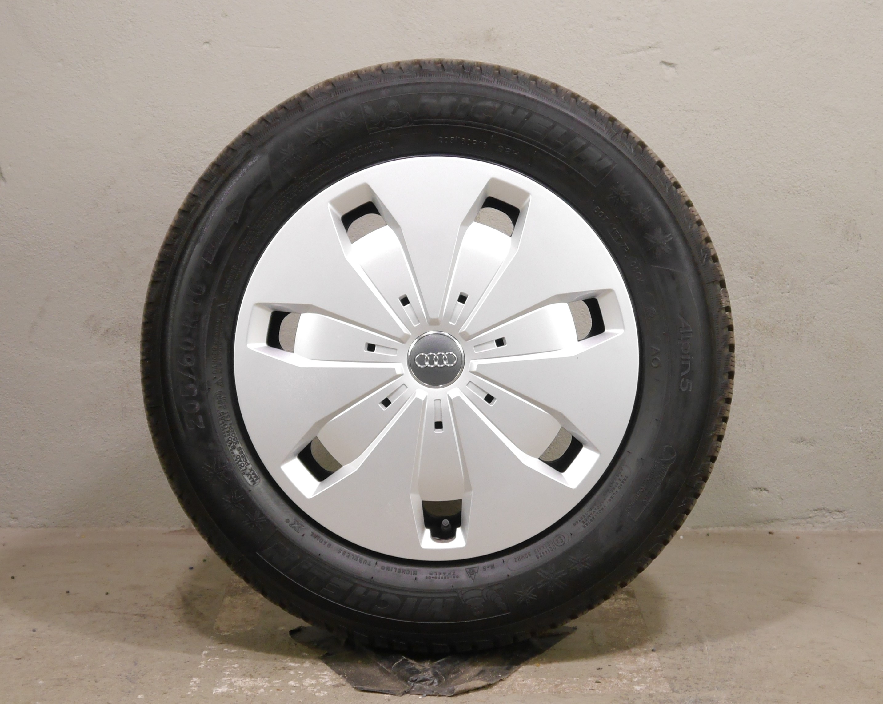 Audi Q2 Stahlradsatz – Winter 205/60 R16 92H (AO) – 5Q0601027CJ