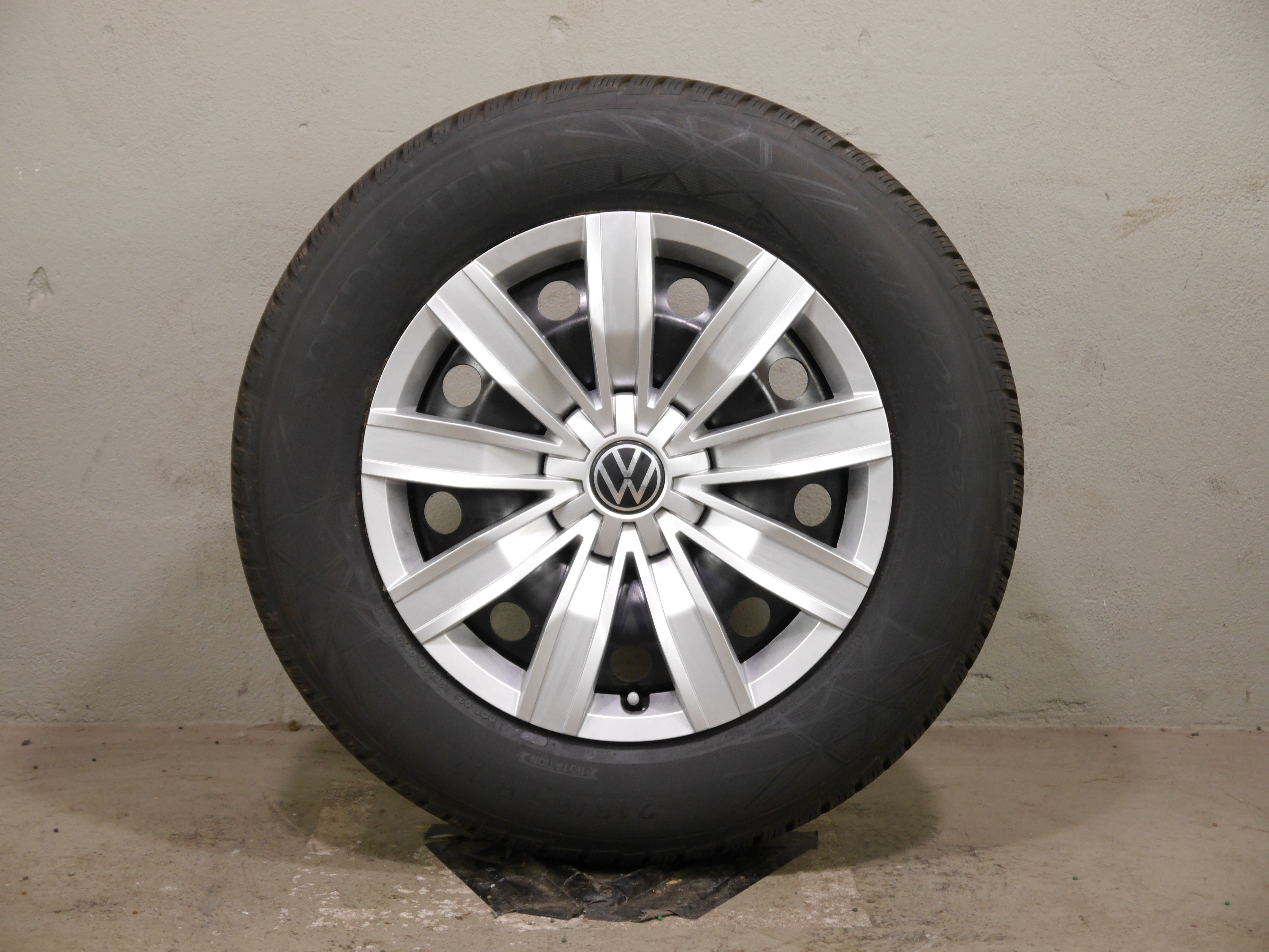VW Tayron (R4) / Tiguan (AD1 + CT1) Stahlradsatz – Winter 215/65 R17 99H – 5QF601027J/R/T