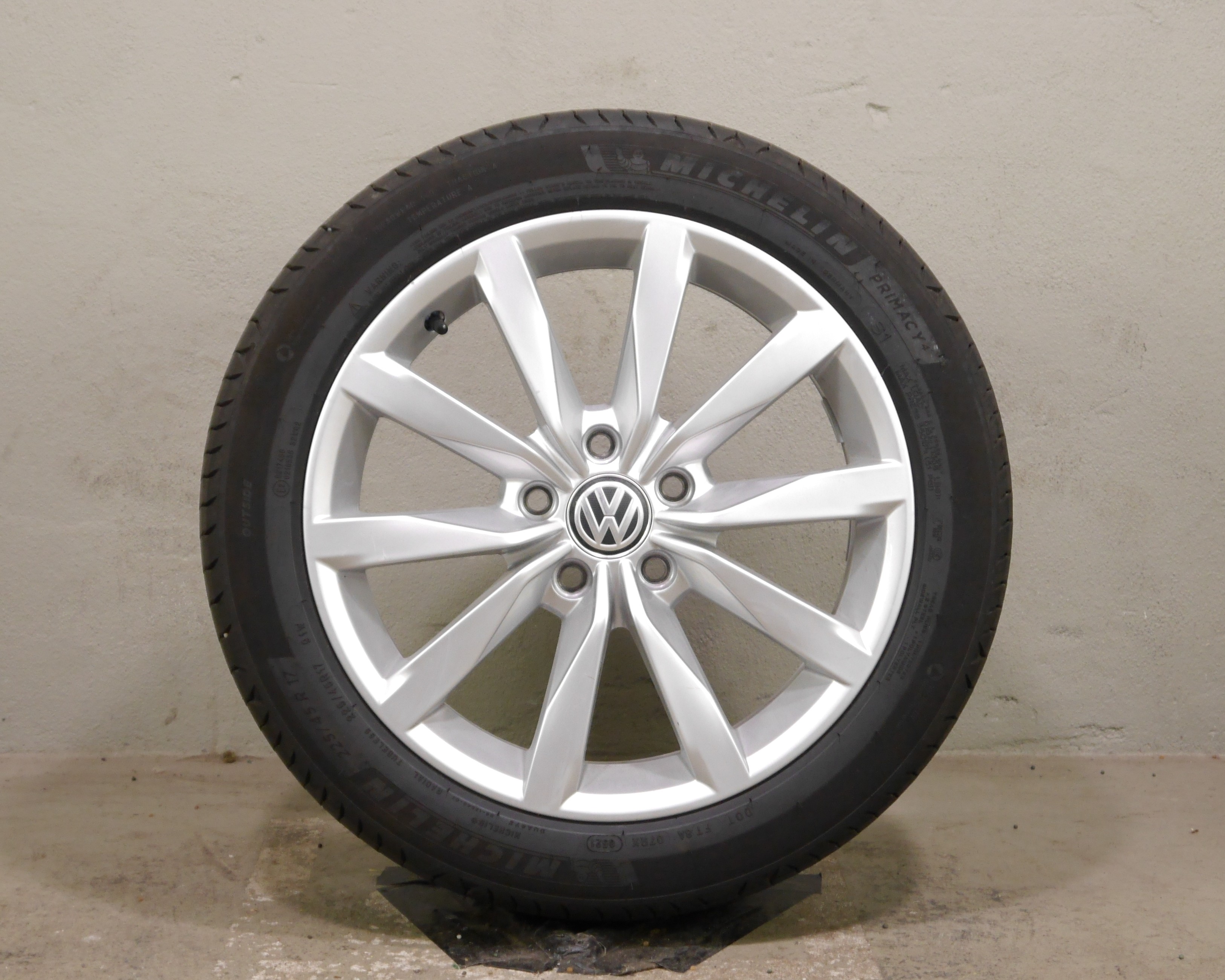 VW Golf Aluradsatz Sommer 225/45 R17 91W 5G0601025BH