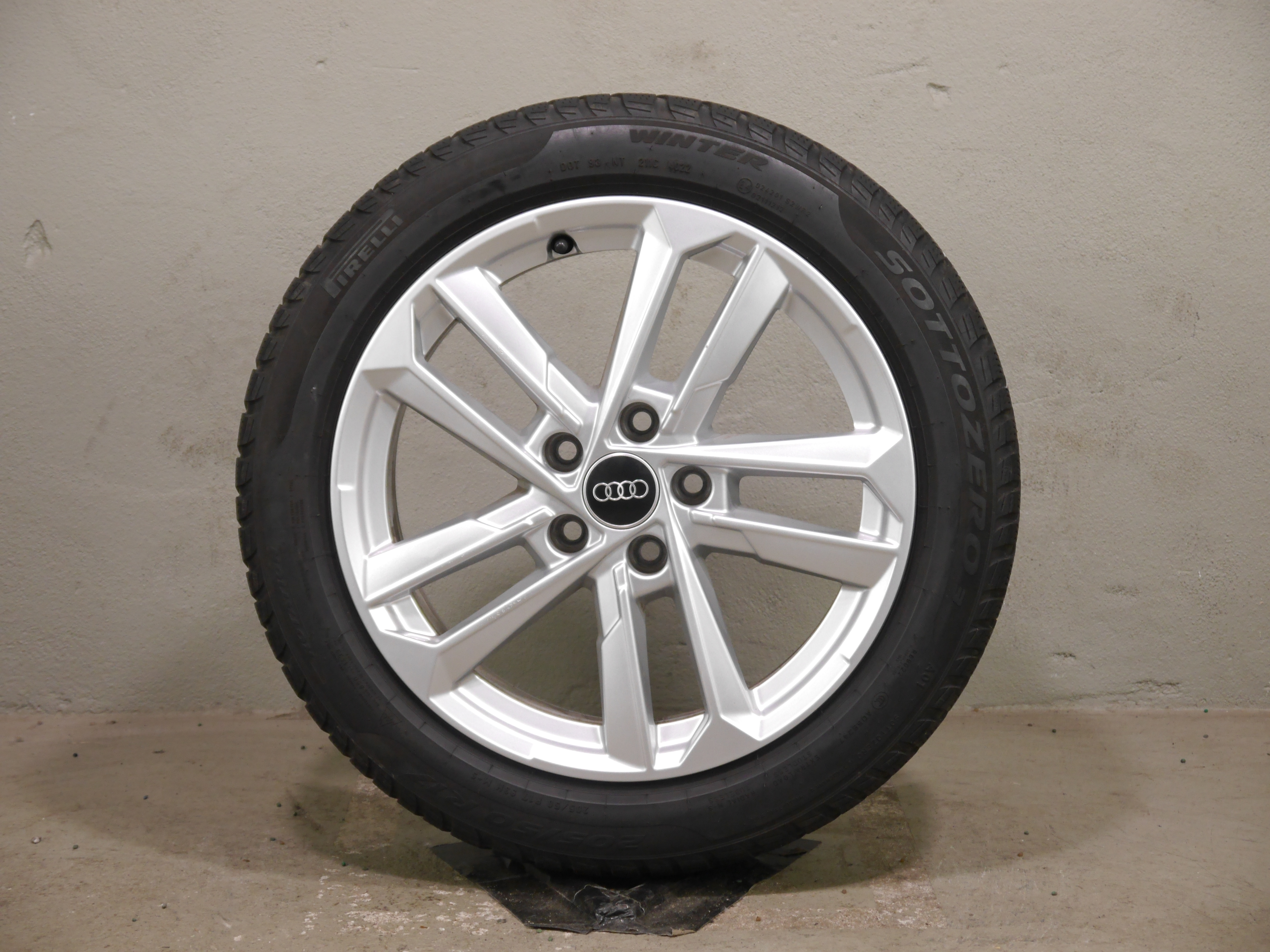 Audi A3 Sportback Aluradsatz – Winter 205/50 R17 93H (AO1) – 8Y0601025L
