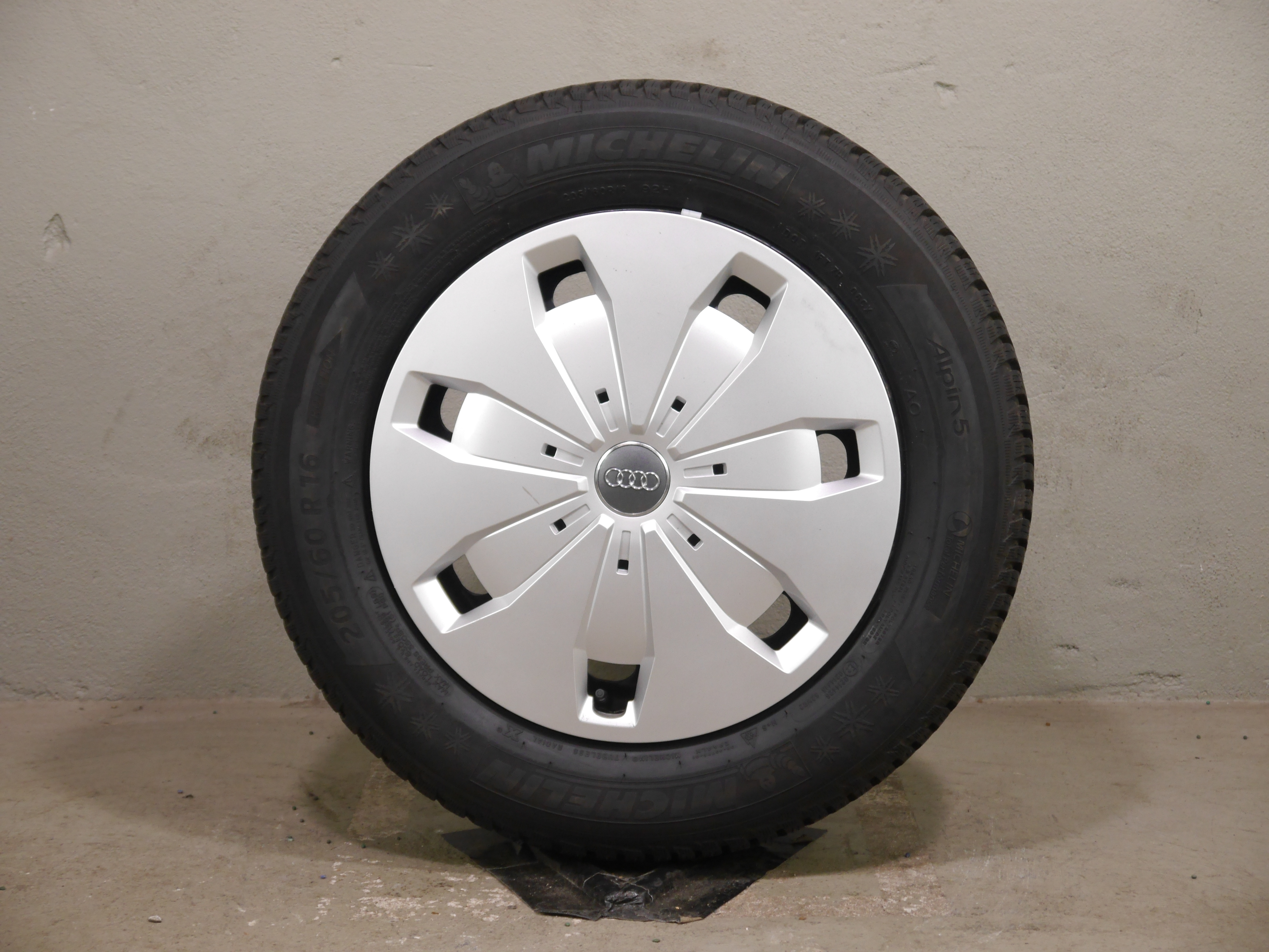 Audi Q2 Stahlradsatz – Winter 205/60 R16 92H (AO) – 5Q0601027CJ