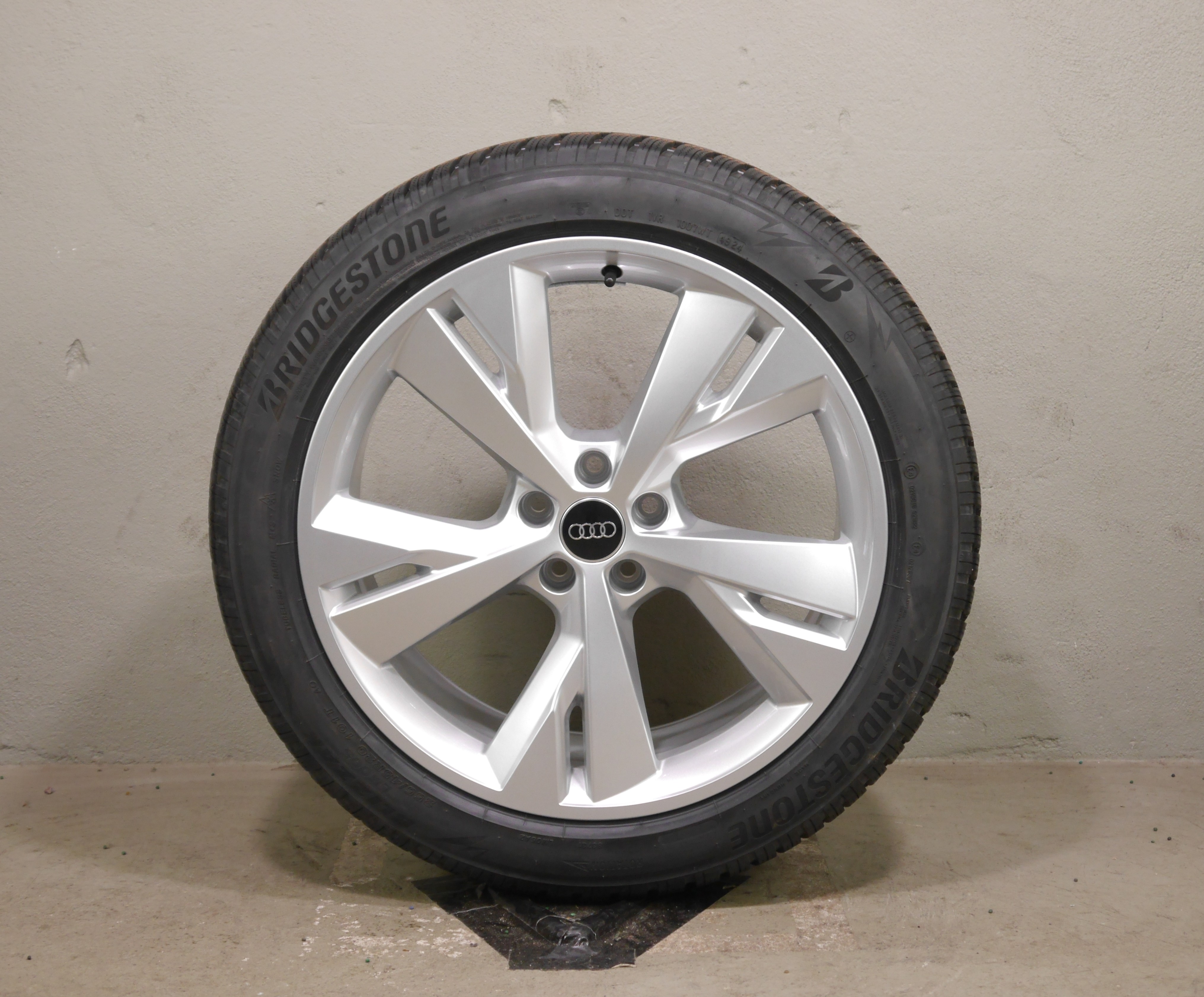 Audi Q4 e-tron Aluradsatz – Winter 235/50 R20 100T, 255/45 R20 101T 89A601025AP/89A601025AQ