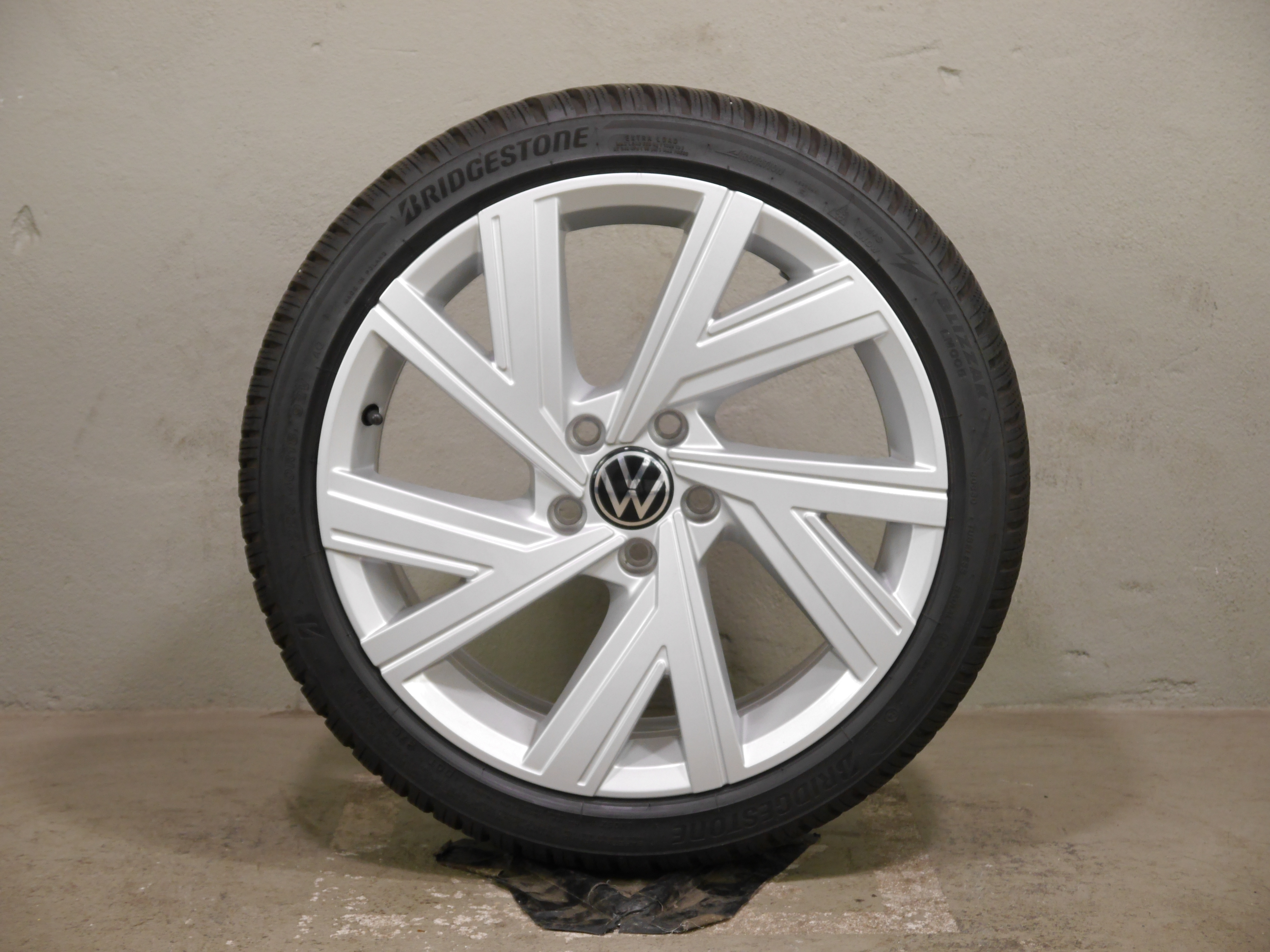 VW Golf Aluradsatz – Winter 225/40 R18 92V – 5H0601025M