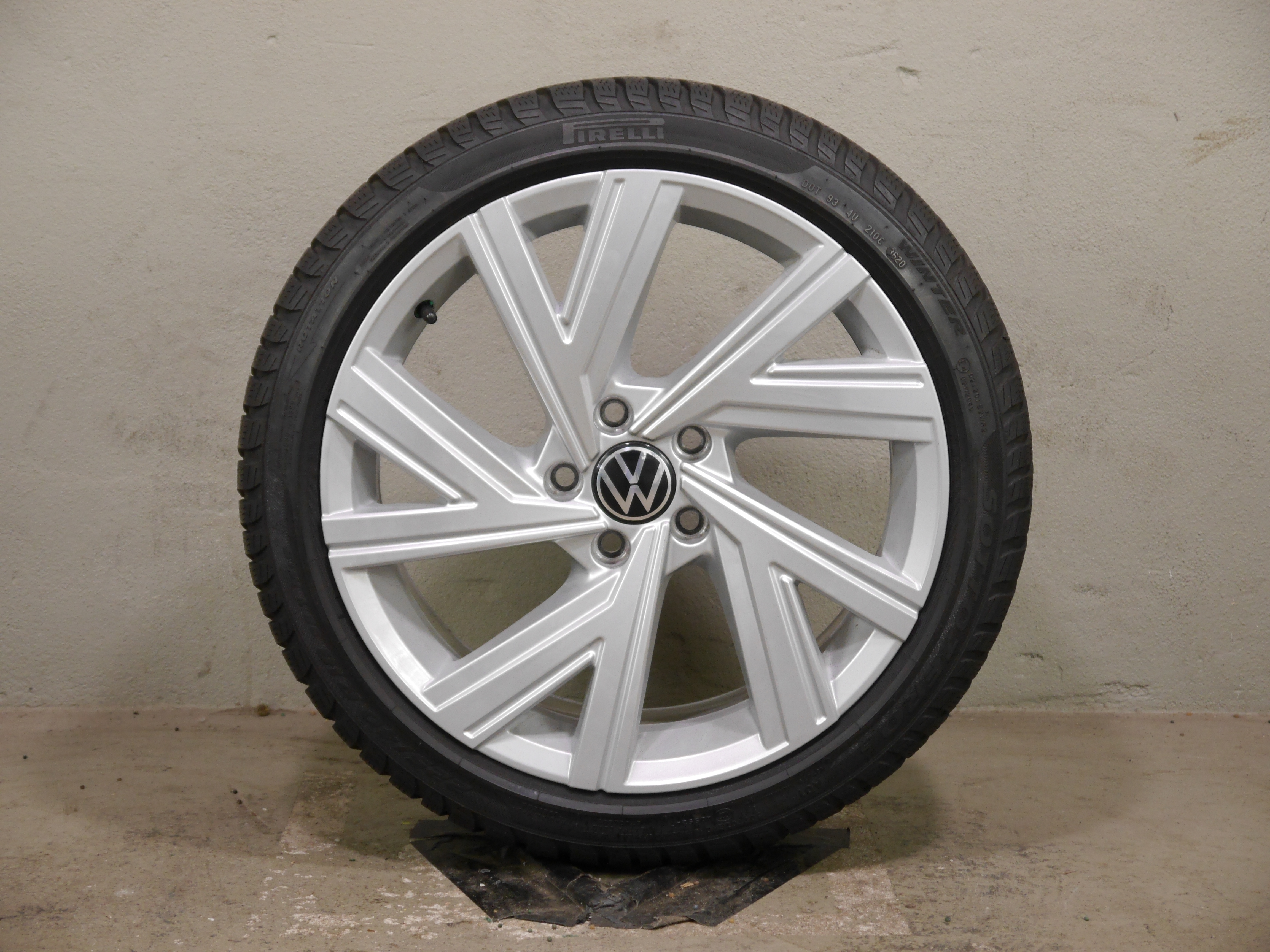 VW Golf CD Aluradsatz Winter 225/40 R18 92V 5H0601025M