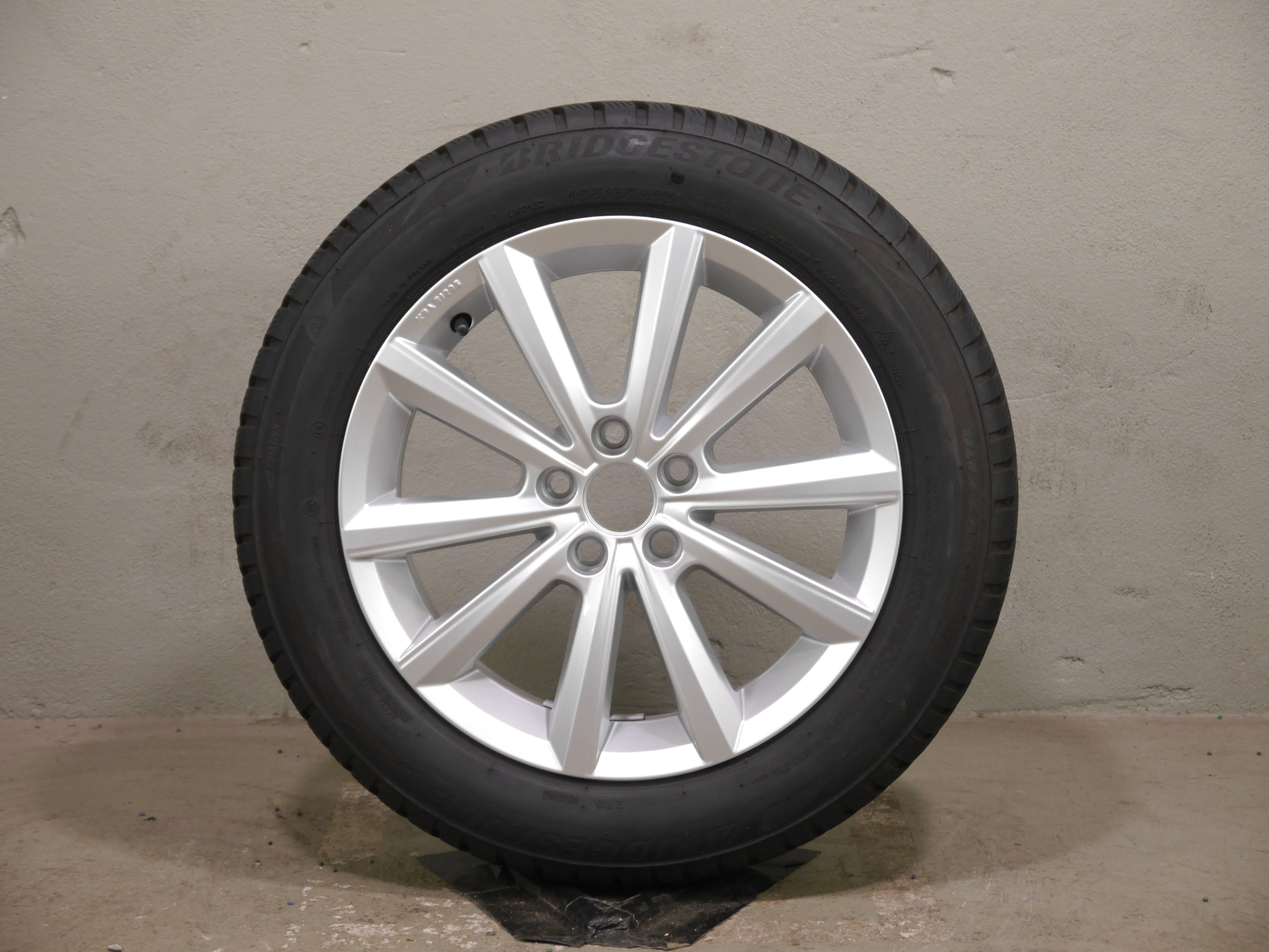 Original VW Polo 6 AW Aluradsatz Merano – Winter 185/60 R16 90H – 2G0601025AF